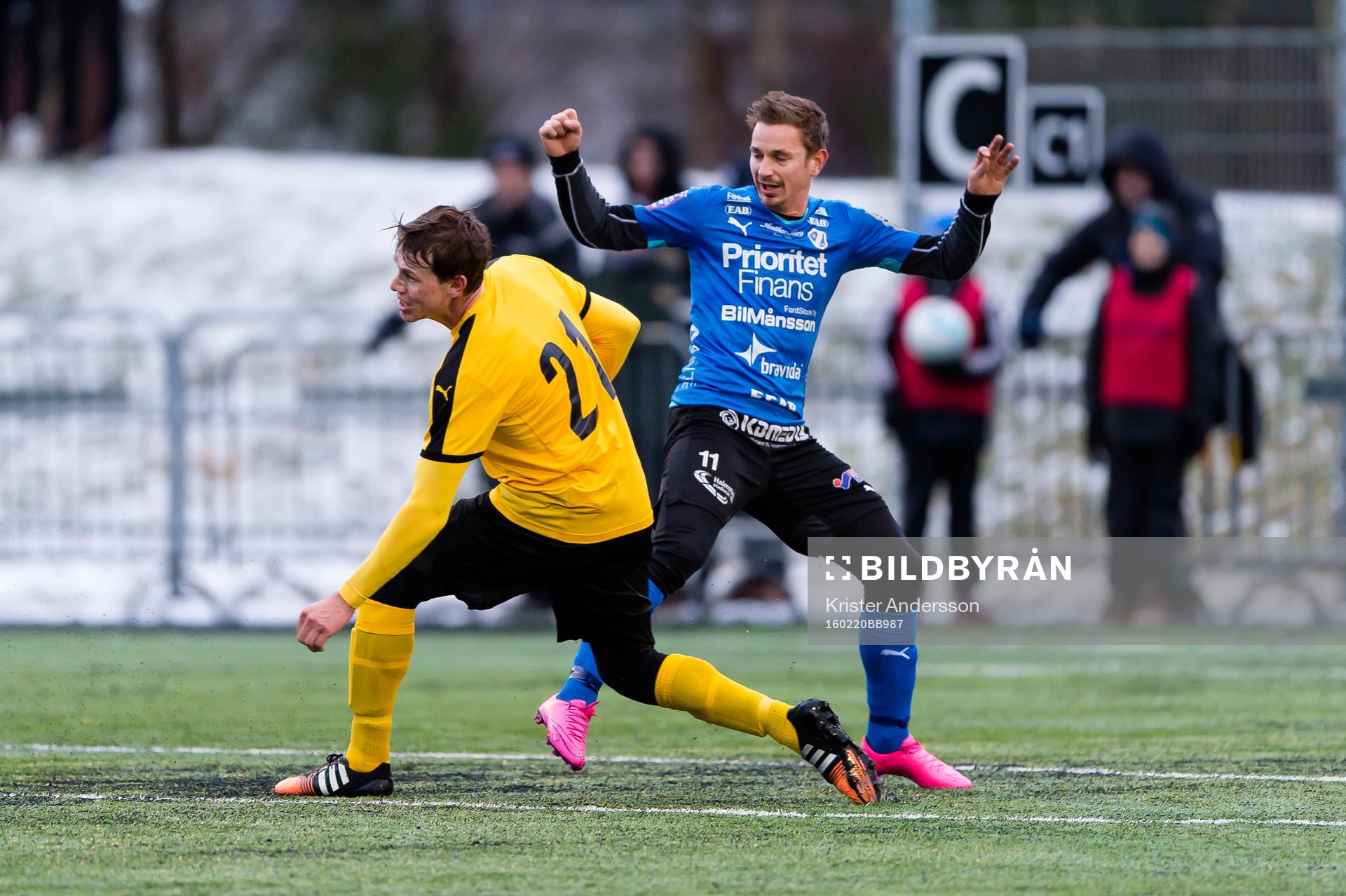 Frejs Philip Wiström och Halmstads Fredrik Olsson