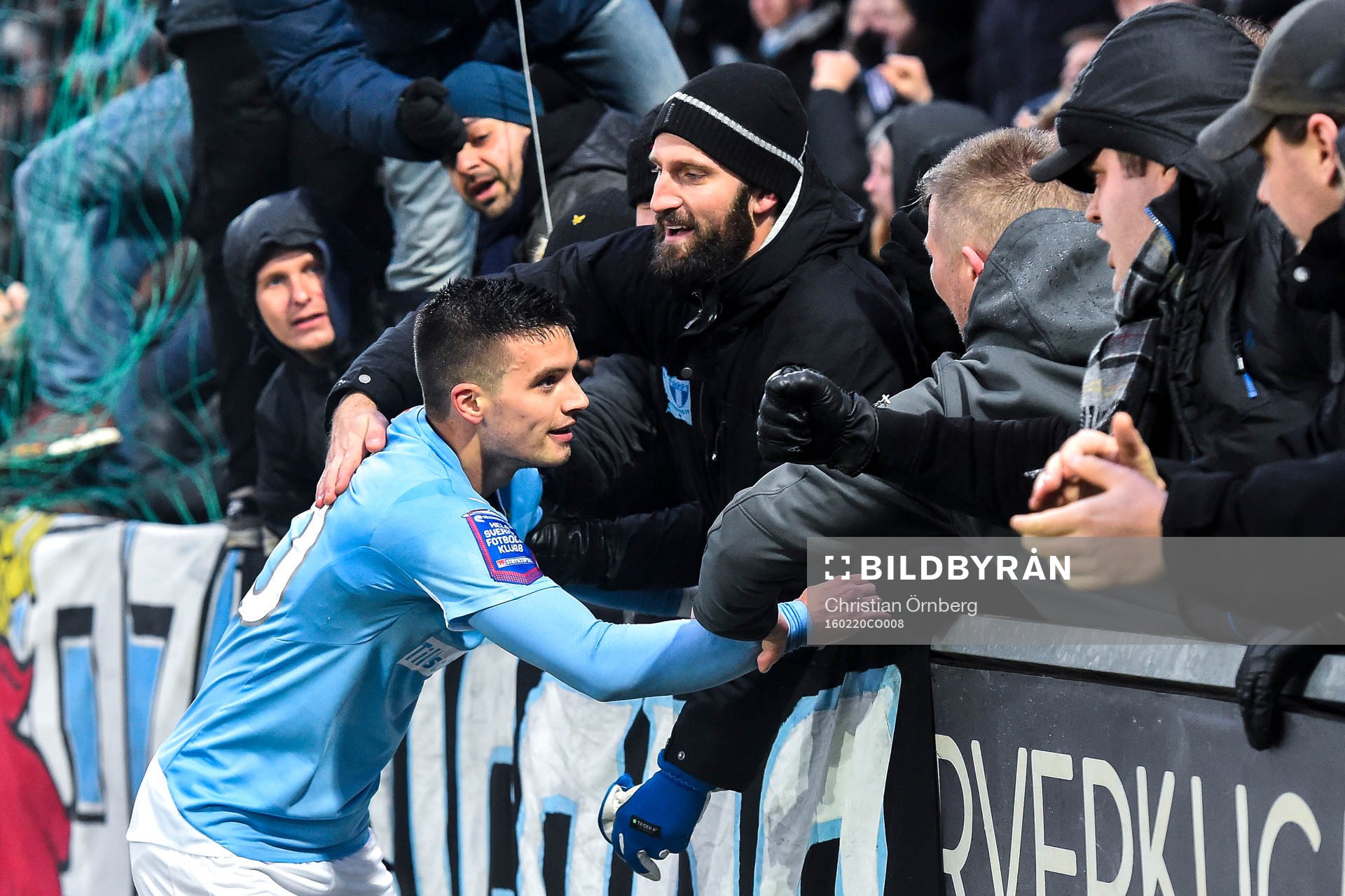 Malmö FFs Vladimir Rodic jublar med supportrarna