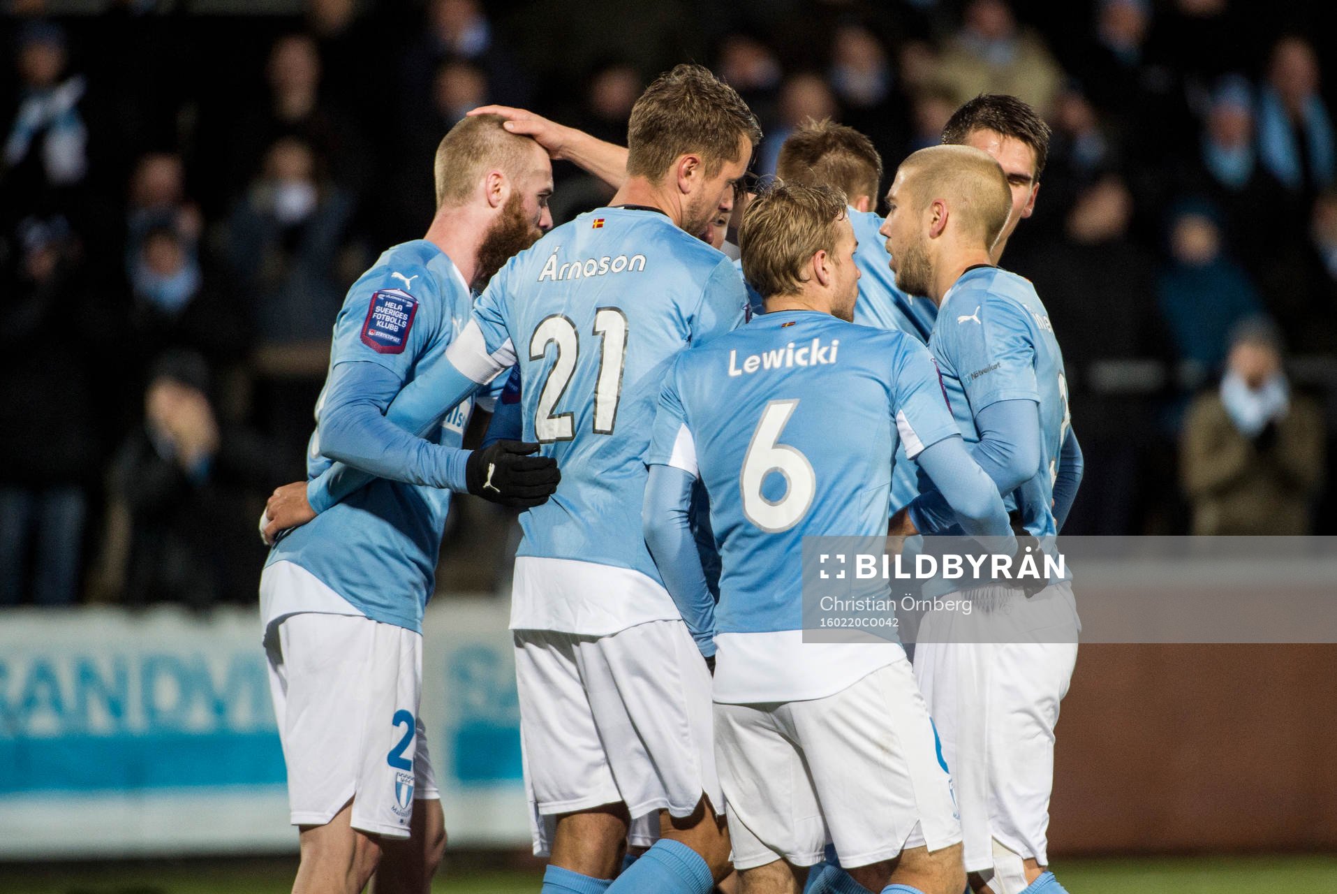 Malmö FFs spelare jublar åt Jo Inge Berget och 2-1