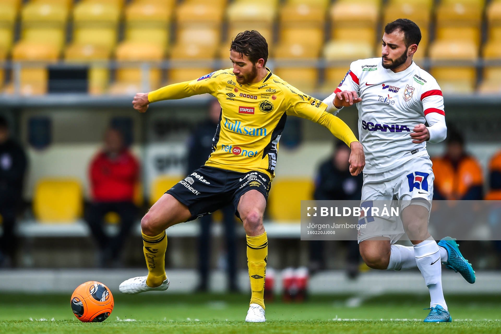 Elfsborgs Marcus Rohdén och Assyriskas Mattias Genc