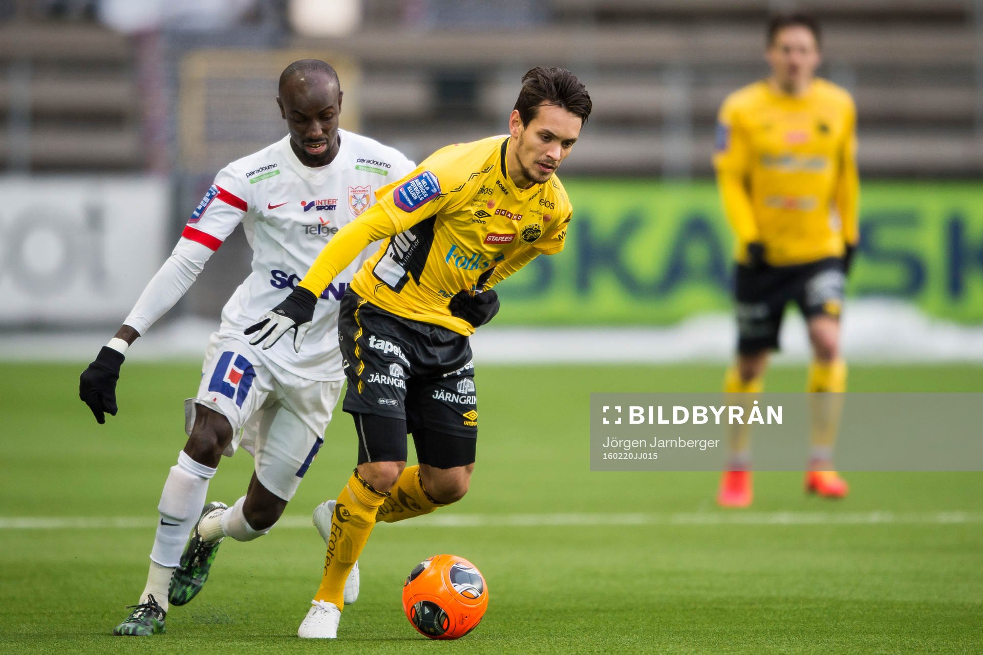 Elfsborgs Liridon Gashi och Assyriskas Alessandro Silva Ugwo