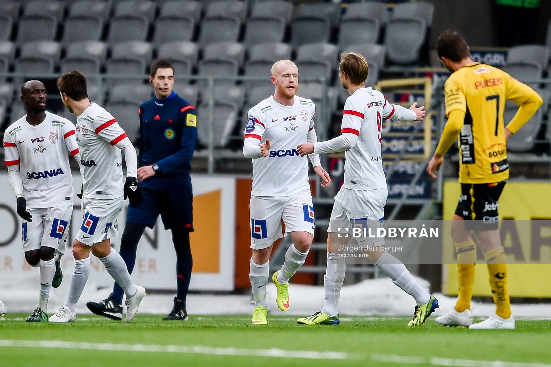 Assyriskas spelare jublar