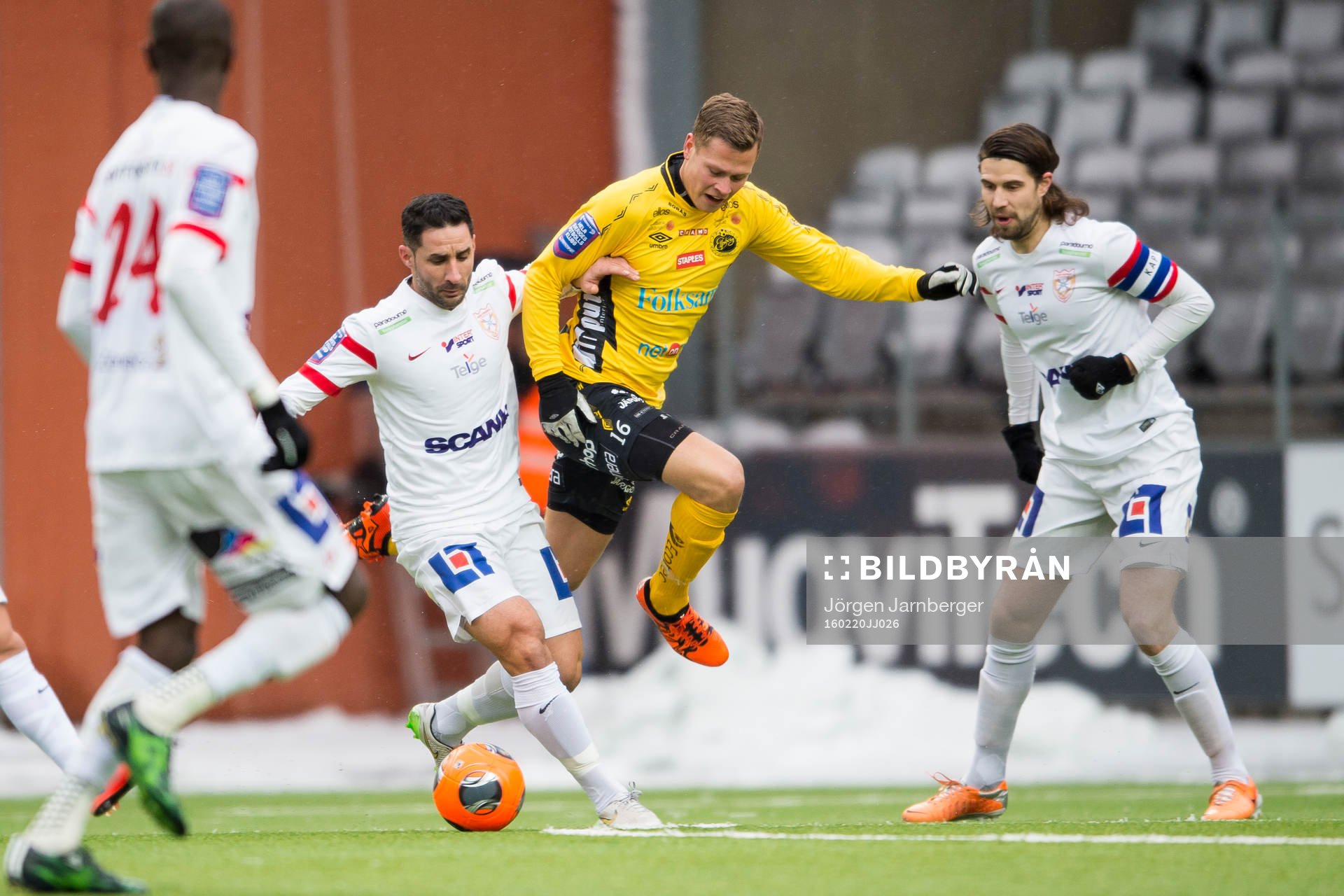 Elfsborgs Viktor Claesson och Assyriskas David Durmaz