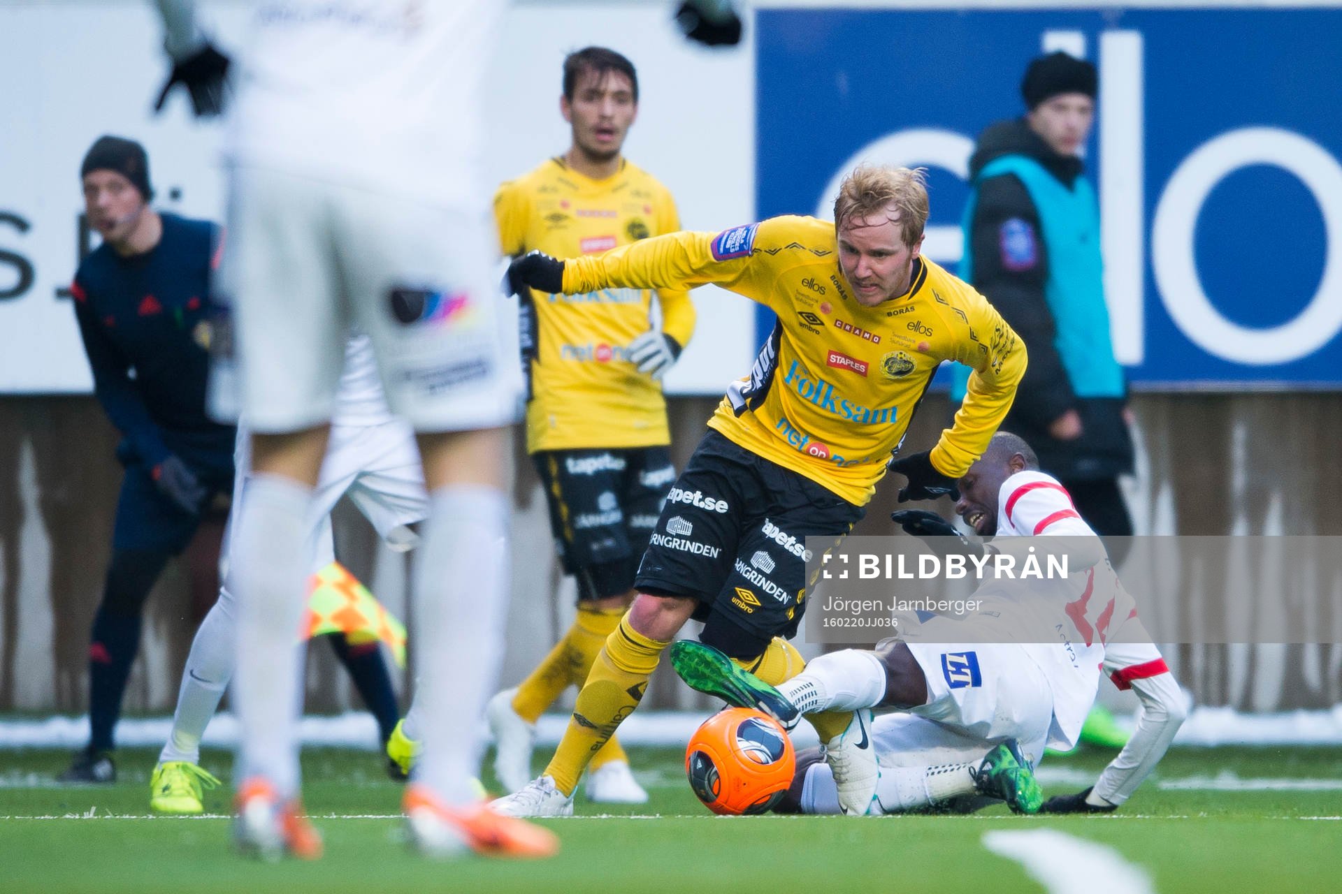 Elfsborgs Simon Lundevall tar sig förbi Assyriskas Aziz