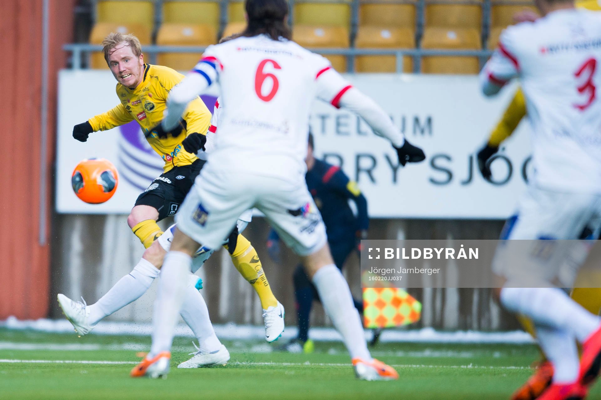 Elfsborgs Simon Lundevall lägger inlägg
