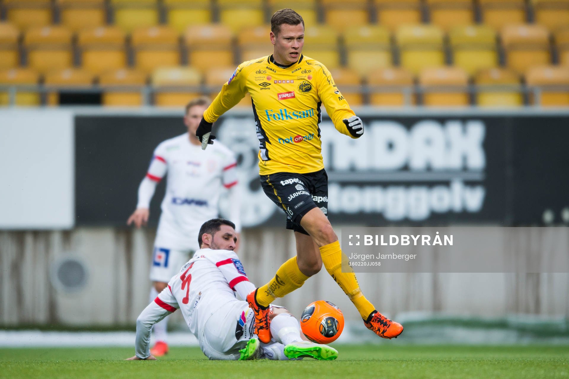 Elfsborgs Viktor Claesson och Assyriskas David Durmaz