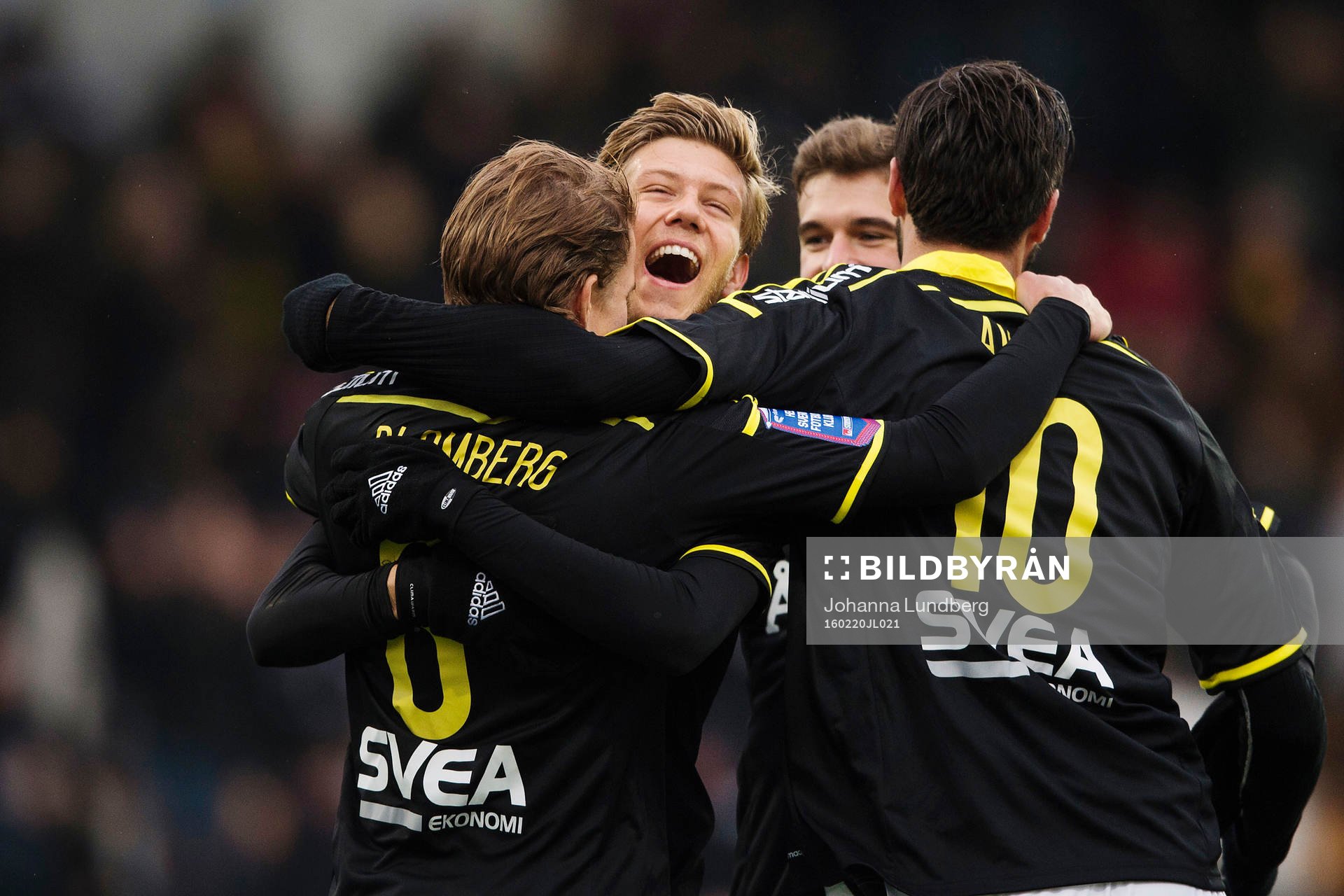 AIK:s spelare jublar efter att Denni Avdic gjort 2-0 under fotbollsmatchen i Svenska cupen mellan AIK och Varberg den 20 februari 2016 i Stockholm. 