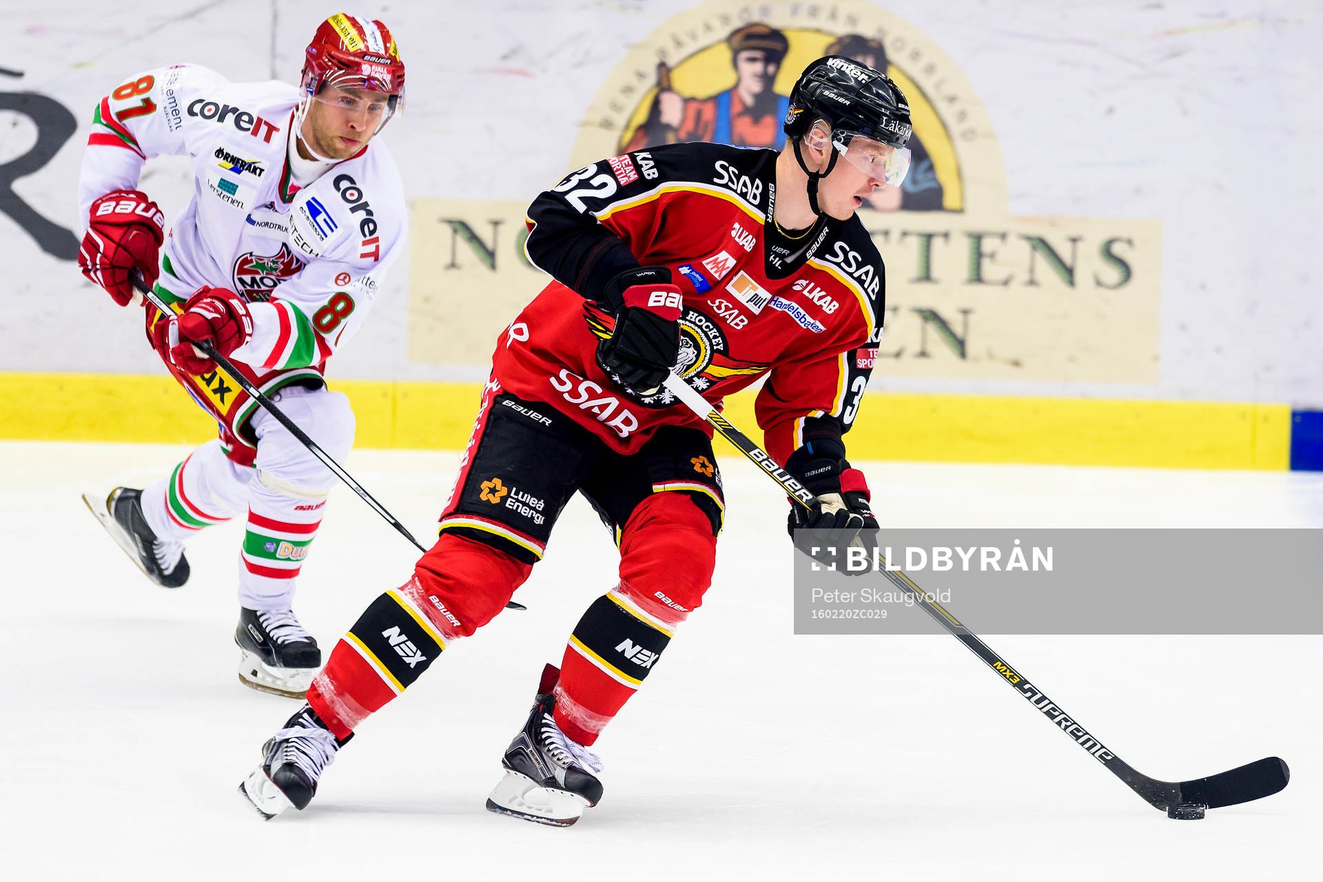 Luleås Lennart Petrell jagas av Modos Ilari Filppula