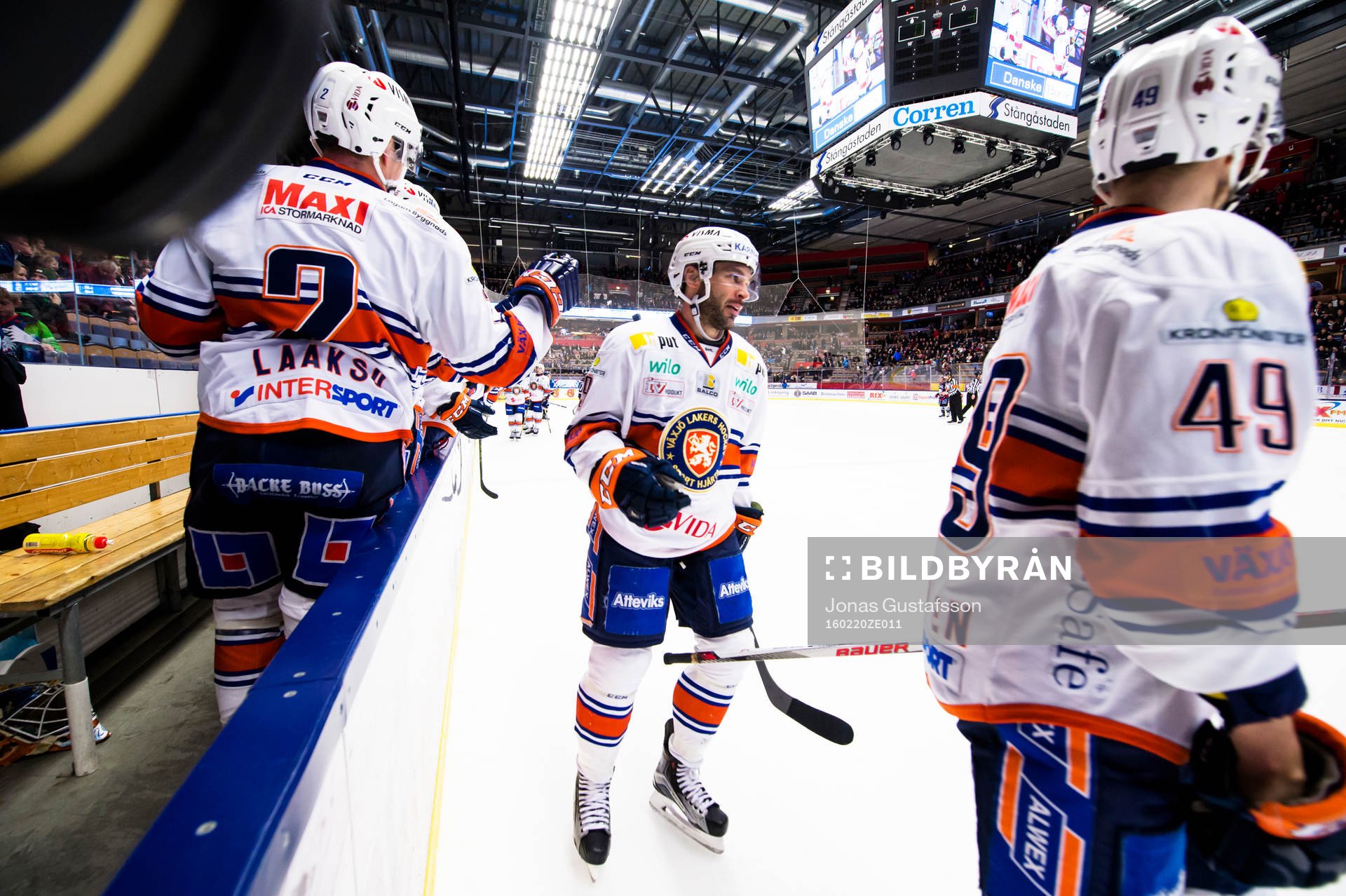 Växjös Josh Hennessy jublar mot sitt lag