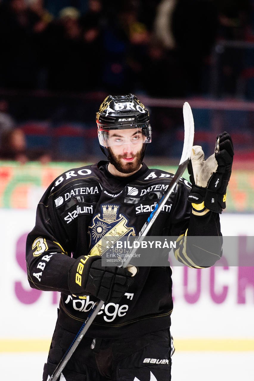s Markus Lauridsen tackar publiken