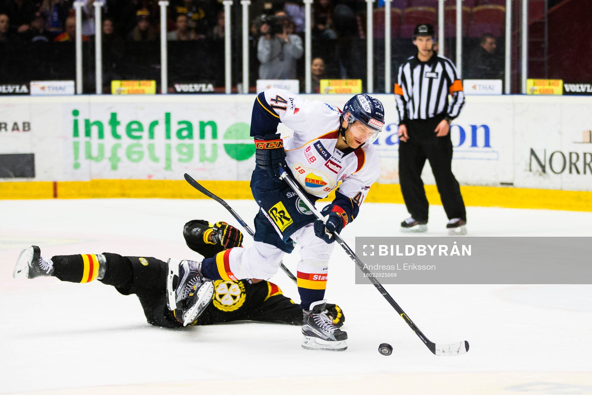 Djurgårdens Patrick Thoresen tar sig förbi Brynäs Jacob