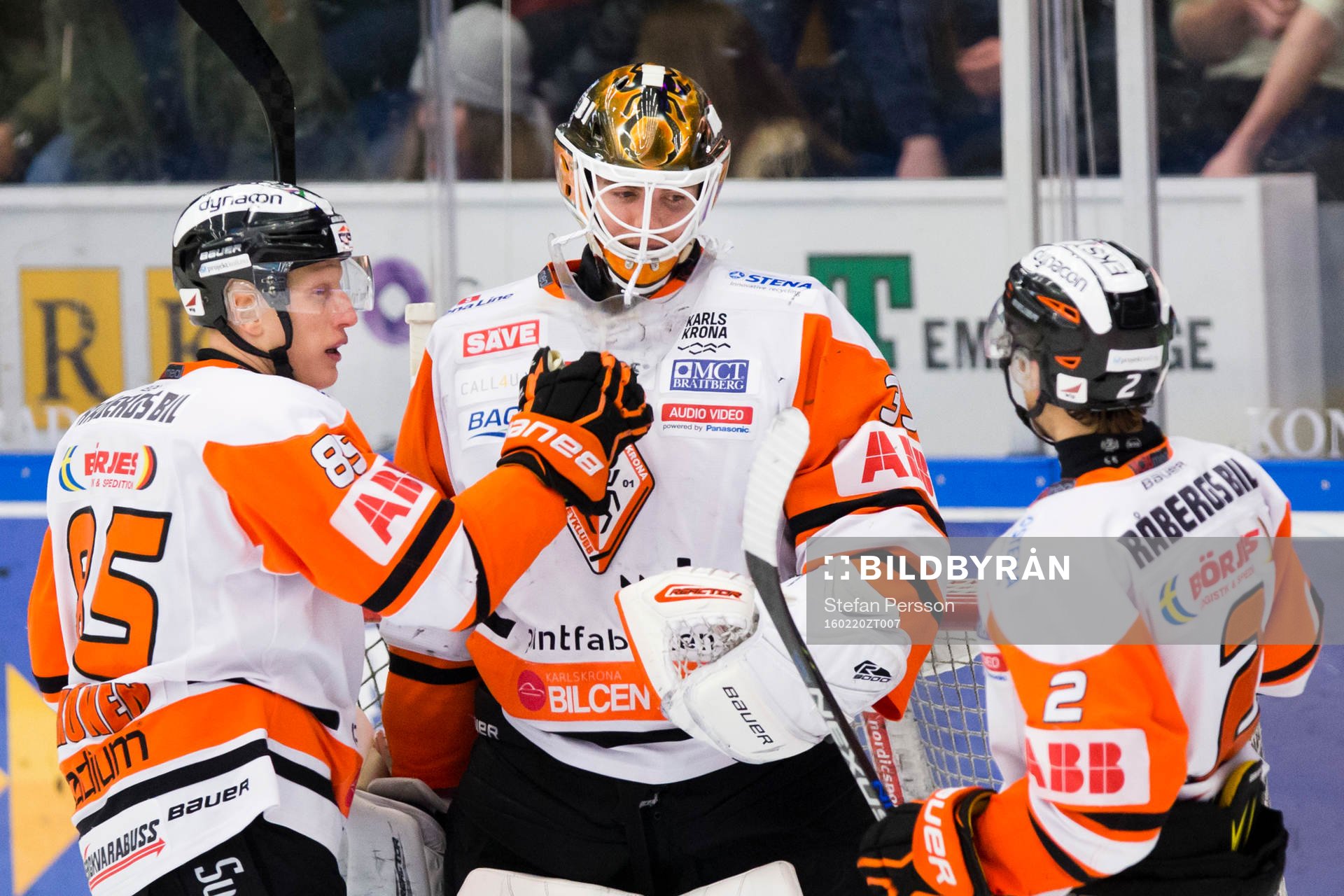 Karlskronas Toni Kähkönen, målvakt Linus Fernström och