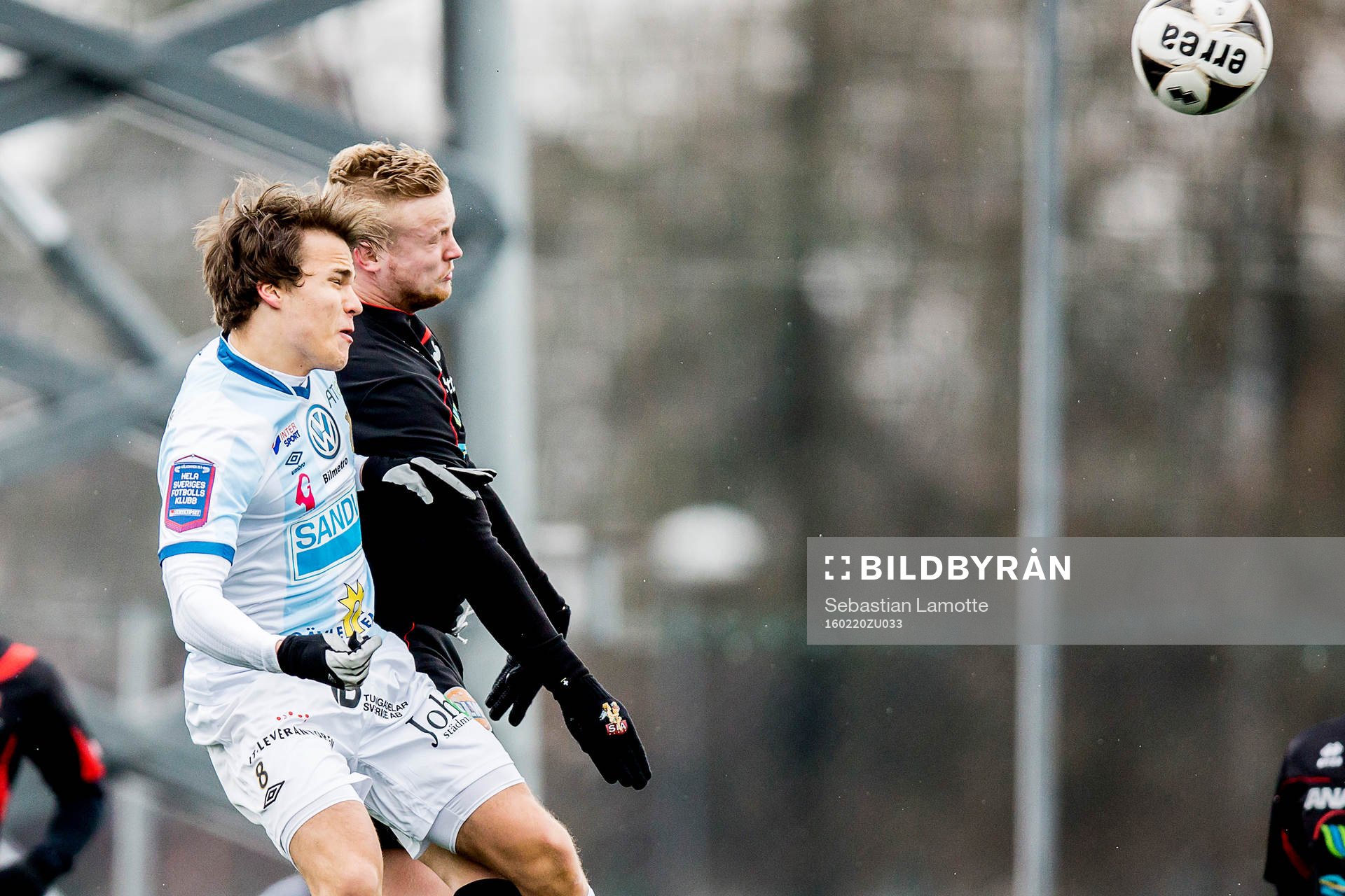 Trollhättans Jonathan Gustafsson och Gefles Simon Skrabb