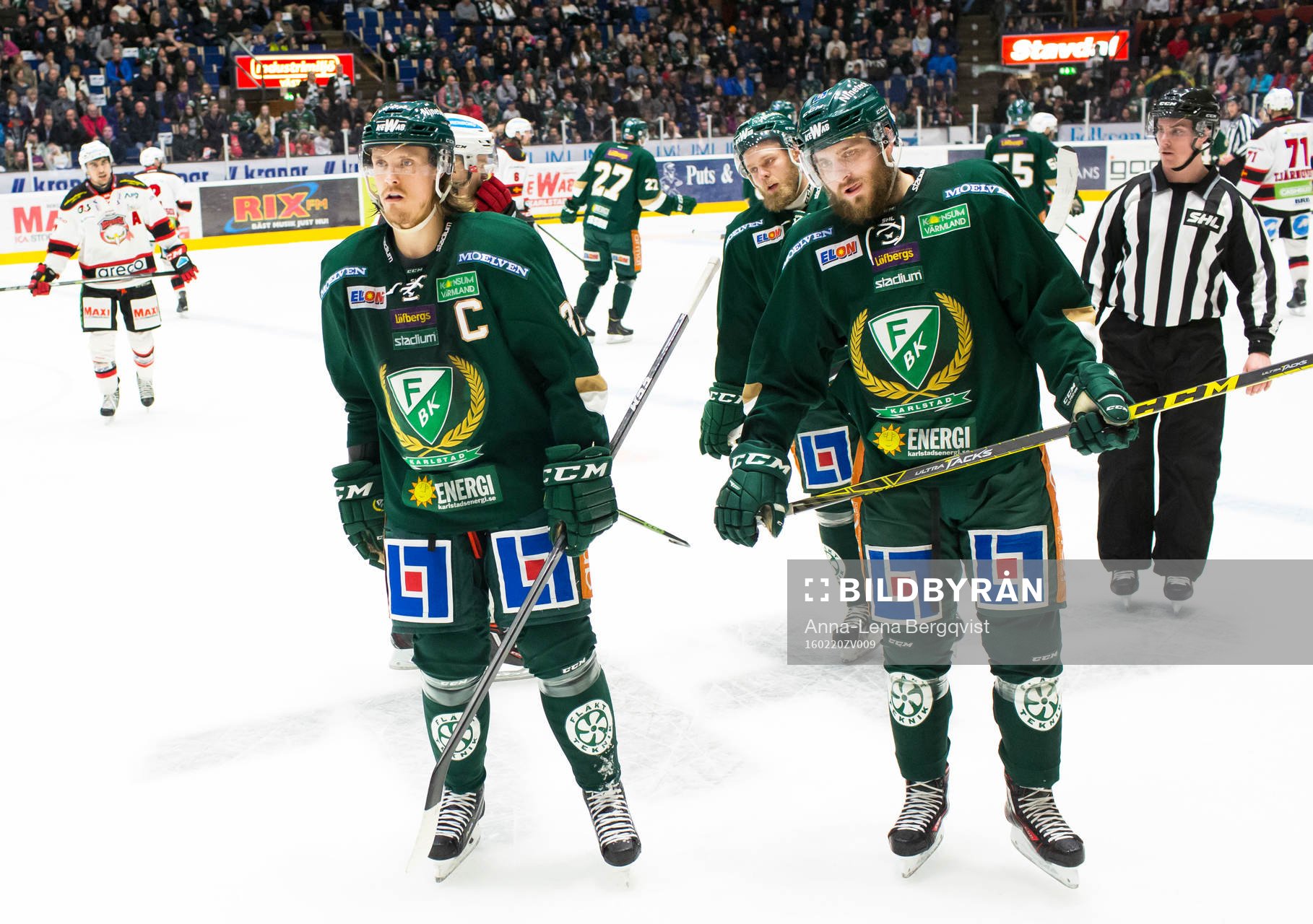 Färjestads Magnus Nygren och Mikael Wikstrand deppar