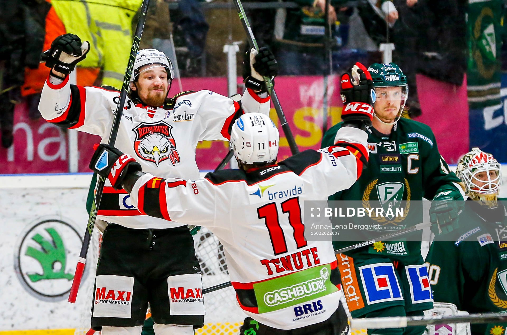 Malmö Redhawks Andreas Thuresson jublar med Joey Tenute