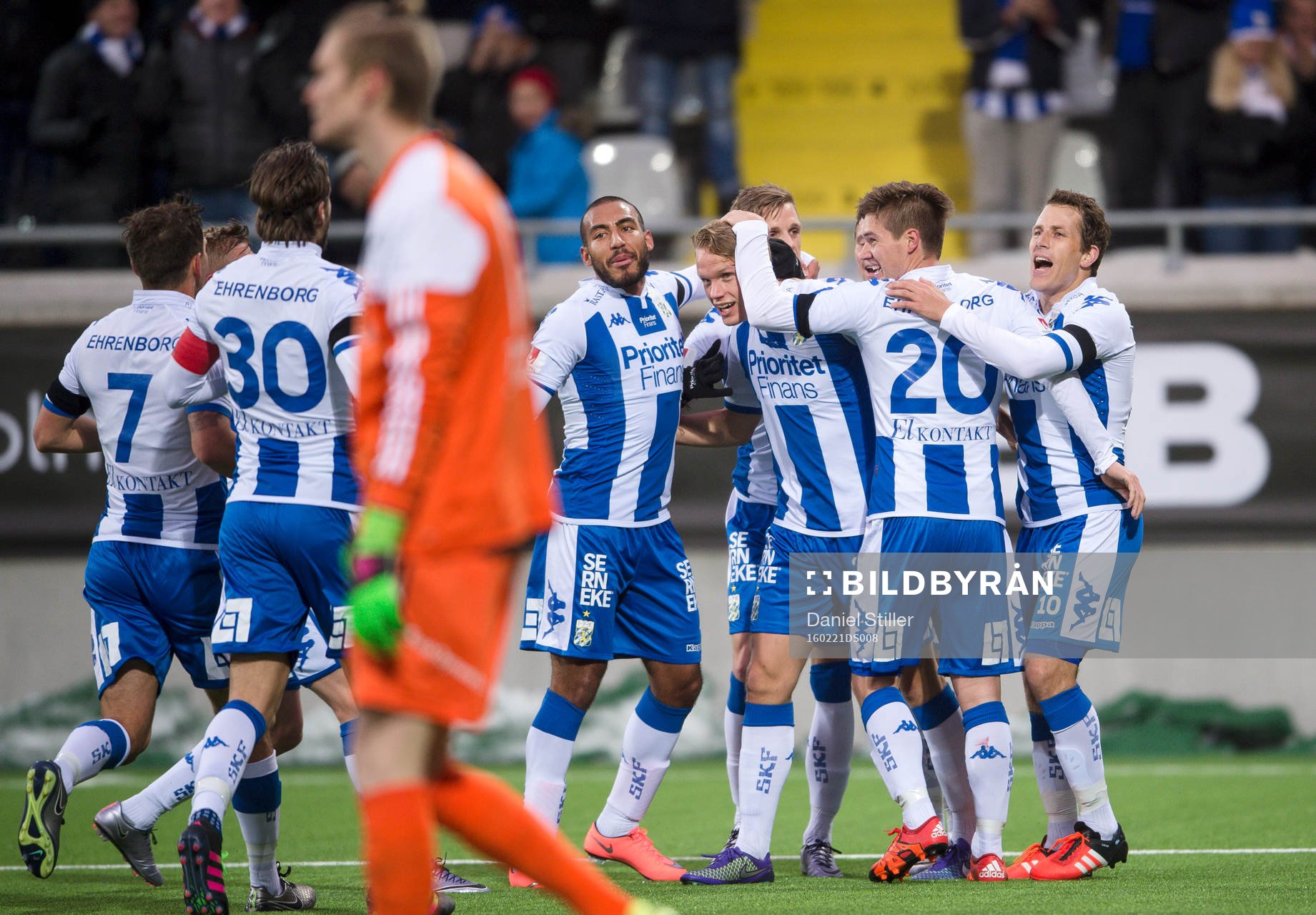 IFK Göteborgs spelare jublar med Hjörtur Hermannsson