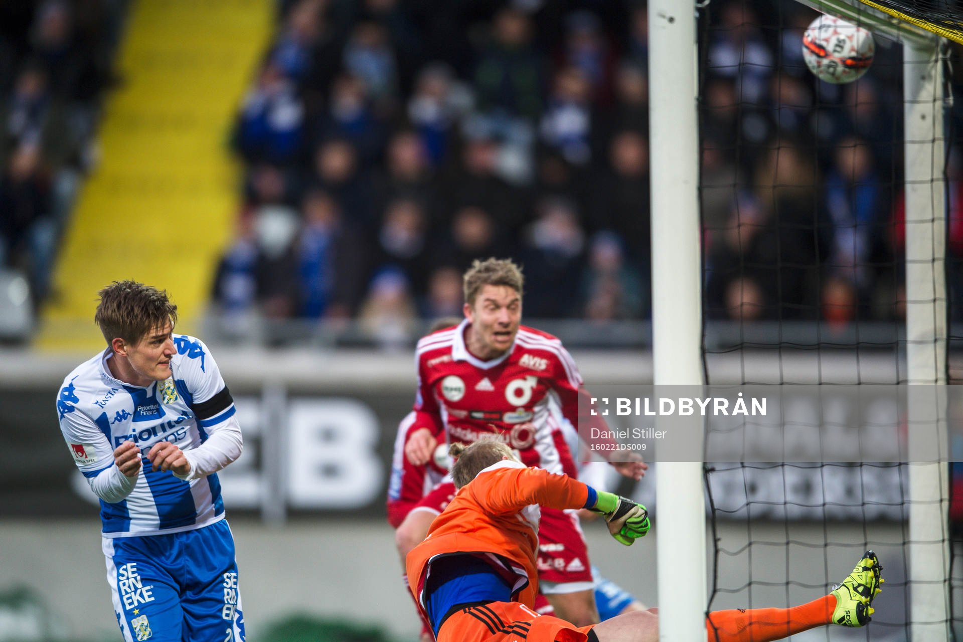 IFK Göteborgs Victor Sköld  och Degerfors målvakt August