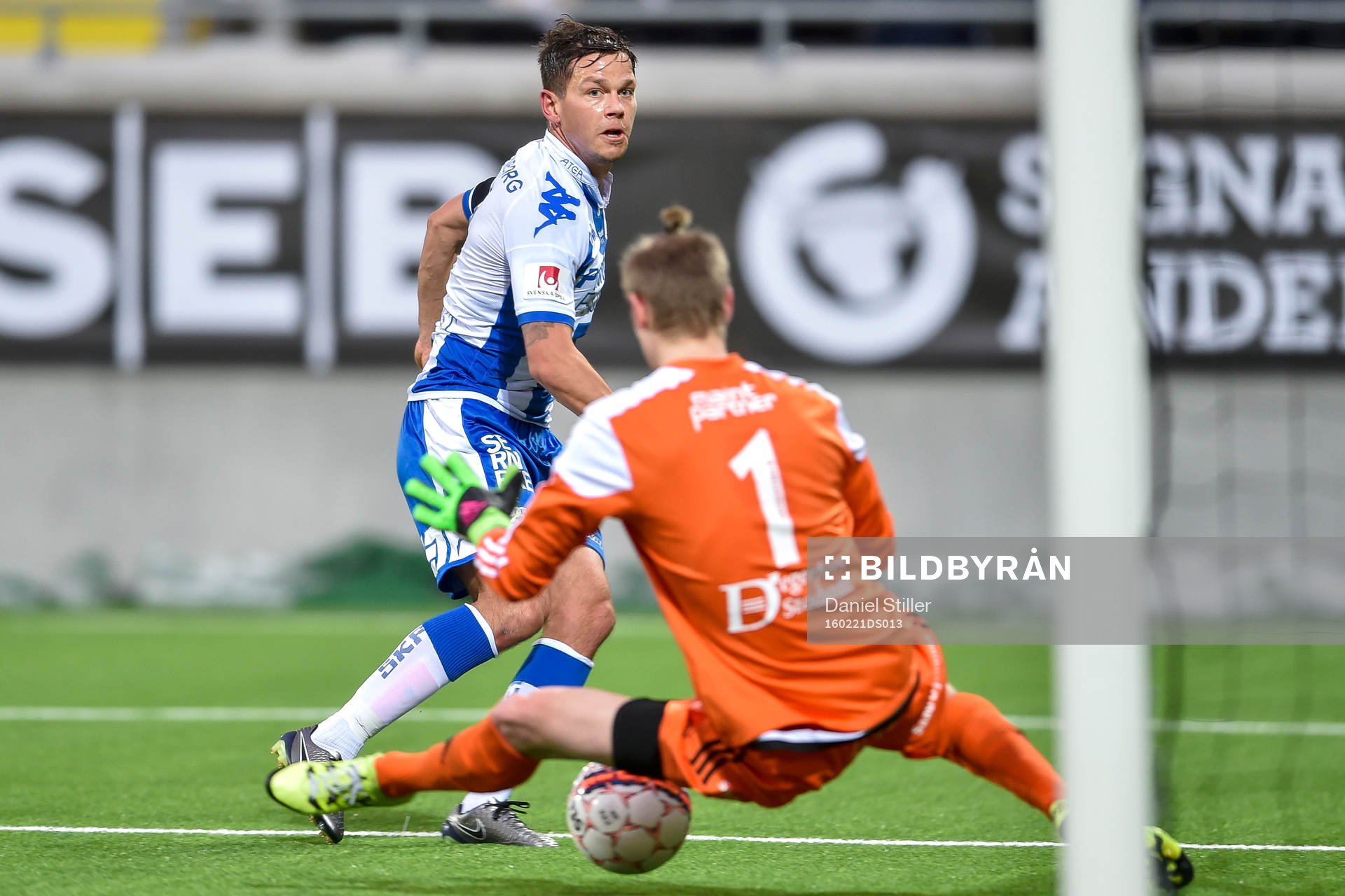 IFK Göteborgs Mads Winther Albeck provar avslut mot