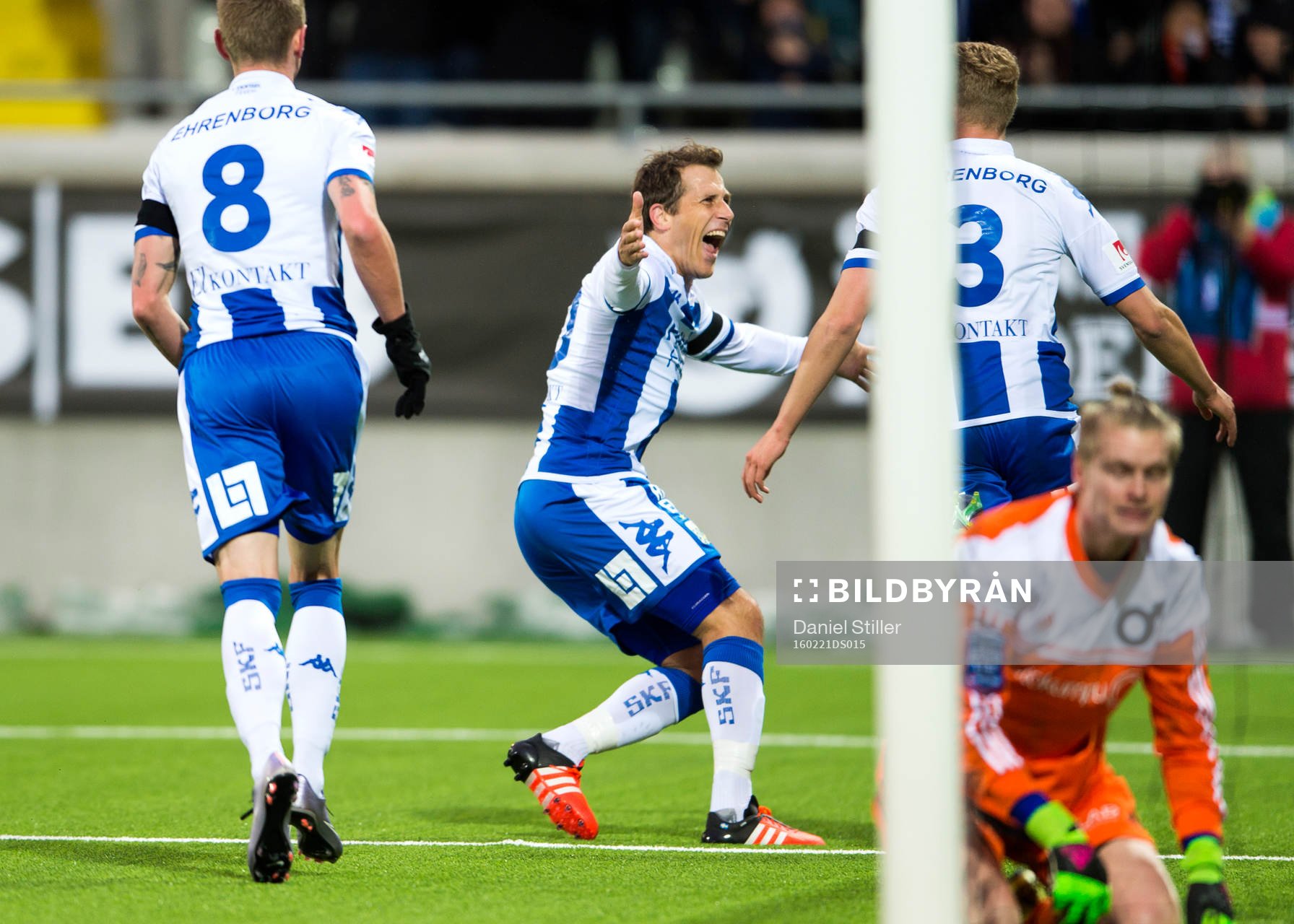 FK Göteborgs Tobias Hysén gratulerar Hjörtur Hermannsson som precis gjort 1-0 under fotbollsmatchen i Svenska Cupen mellan IFK Göteborg och Degerfors den 21 februari 2016 i Göteborg.
