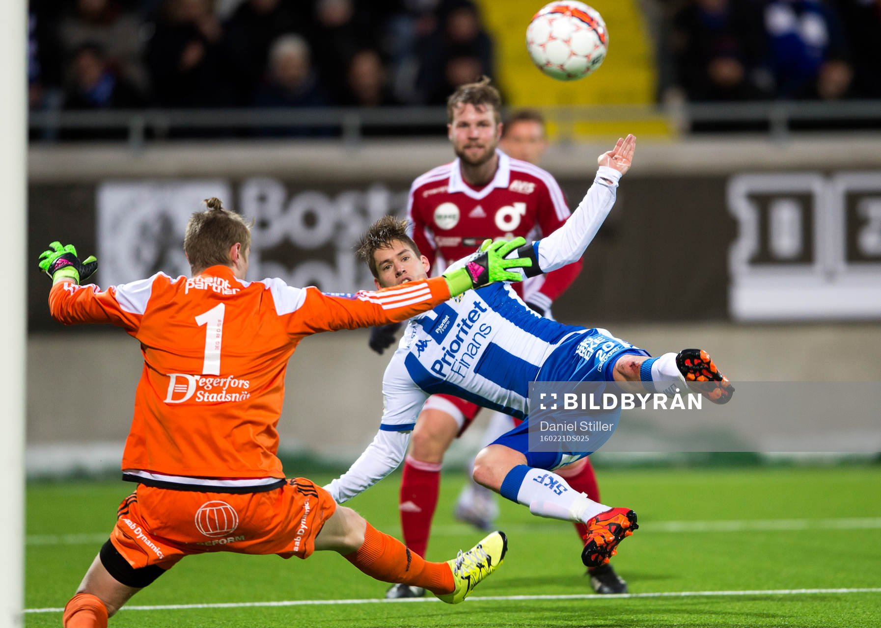 IFK Göteborgs Victor Sköld har en chans som går utanför