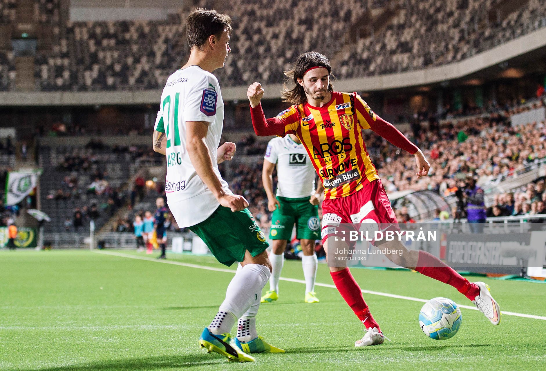 Syrianskas Stefan Ilic försöker ta sig förbi Hammarbys