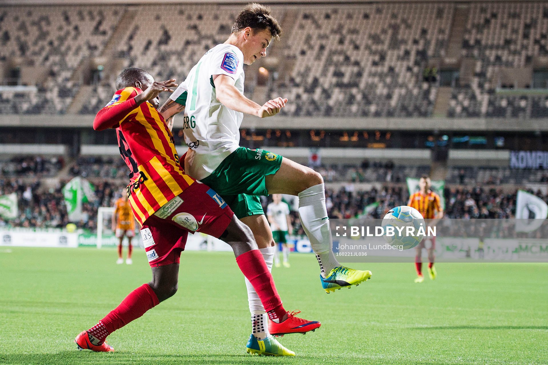 Syrianskas Samuel Akintioye och Hammarbys Arnor Smarason