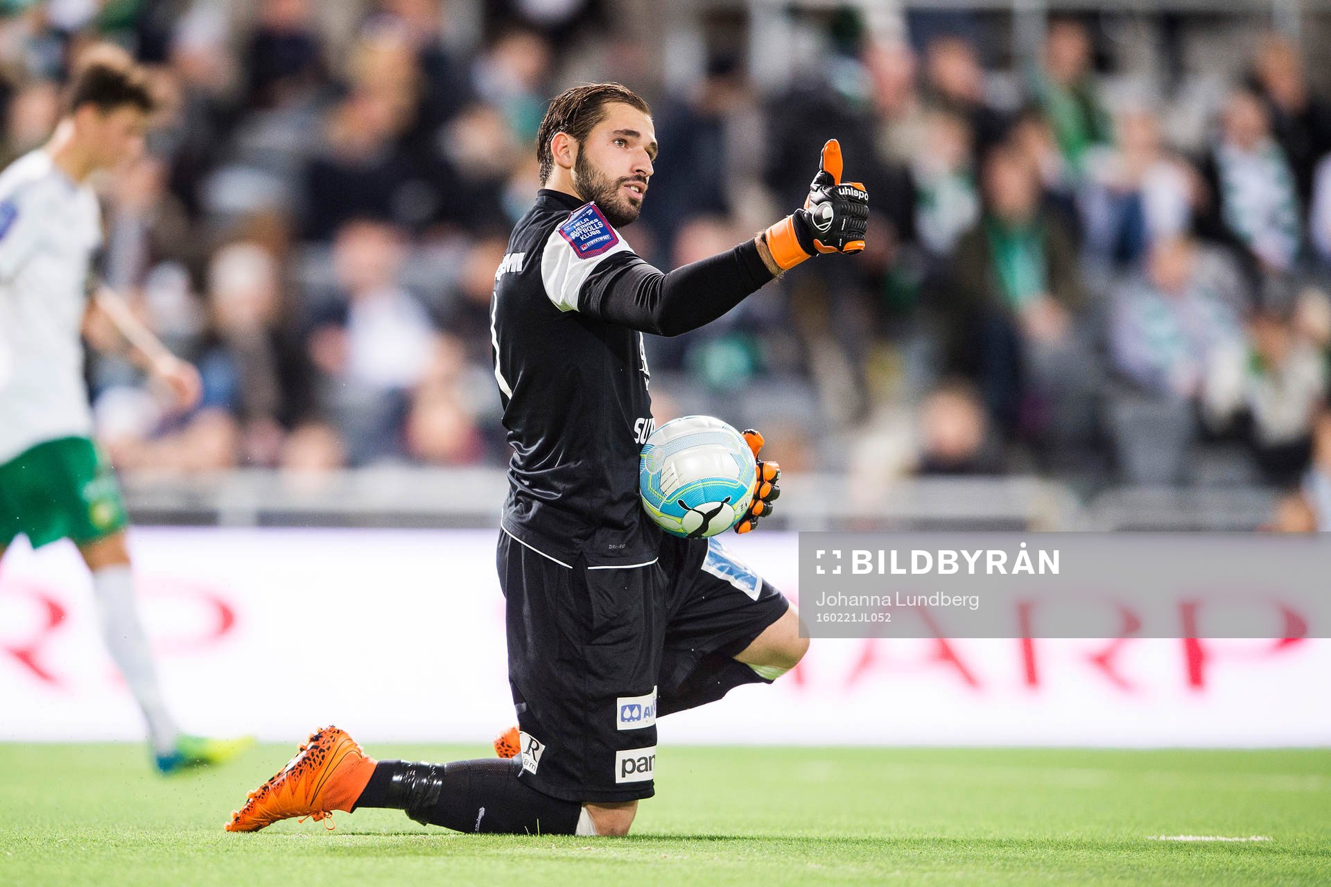 Syrianskas Dejan Garaca ger tummen upp