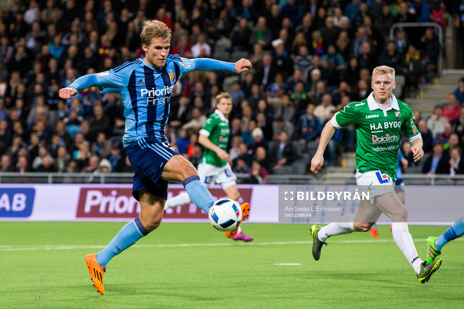 Djurgårdens Sebastian Andersson med ett skottunder