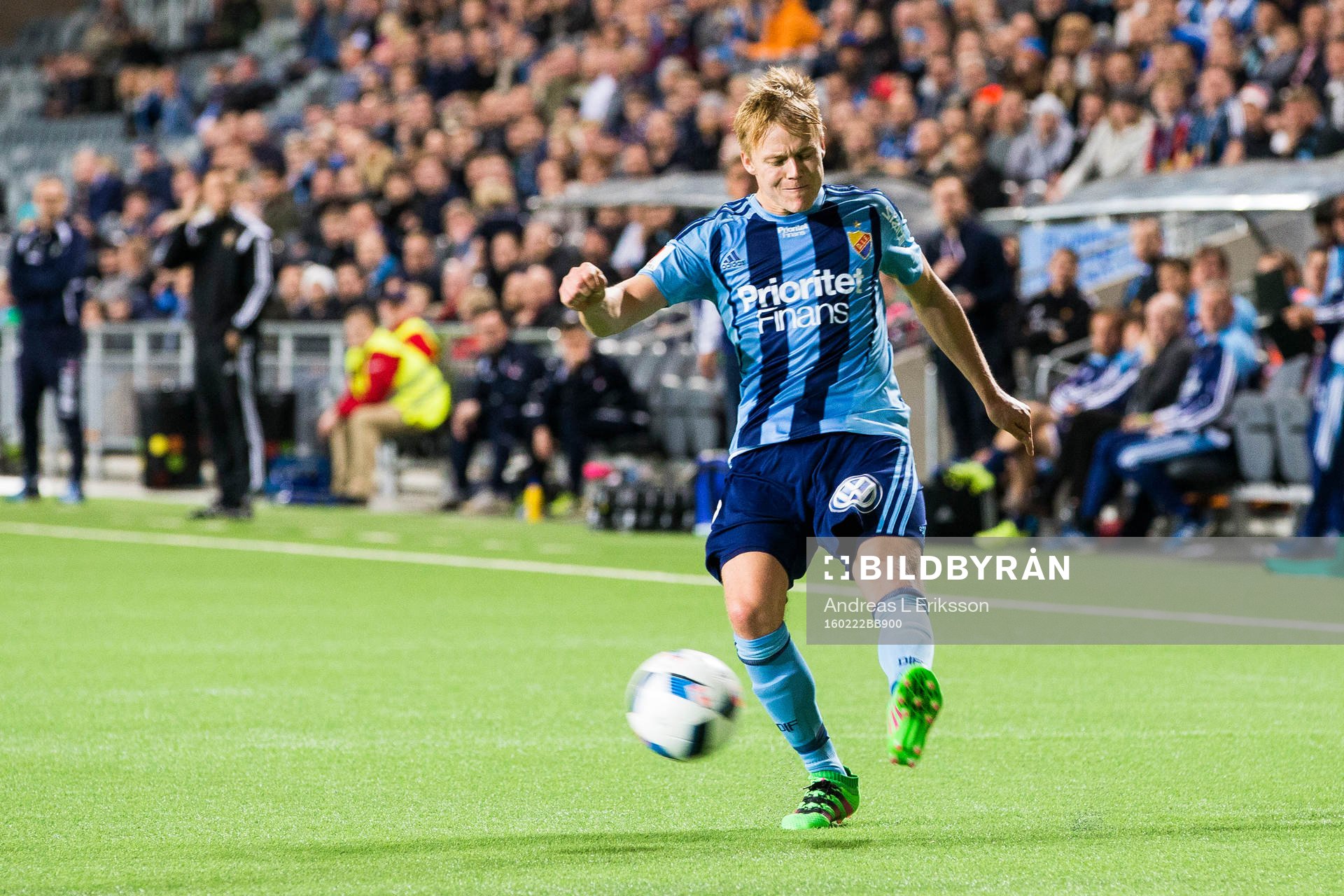 Djurgårdens Elliot Käck med ett inlägg