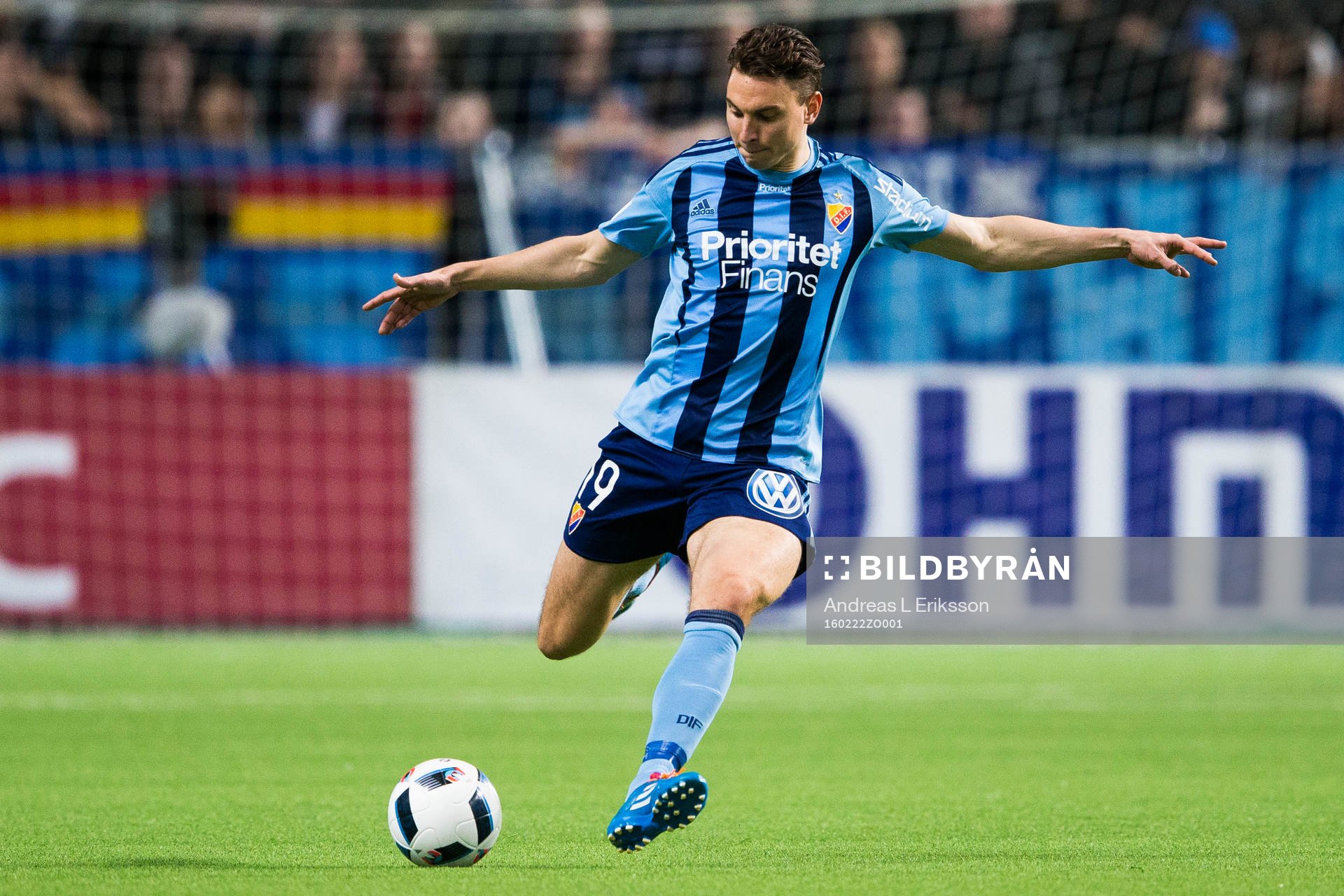 Djurgårdens Marcus Hansson med bollen