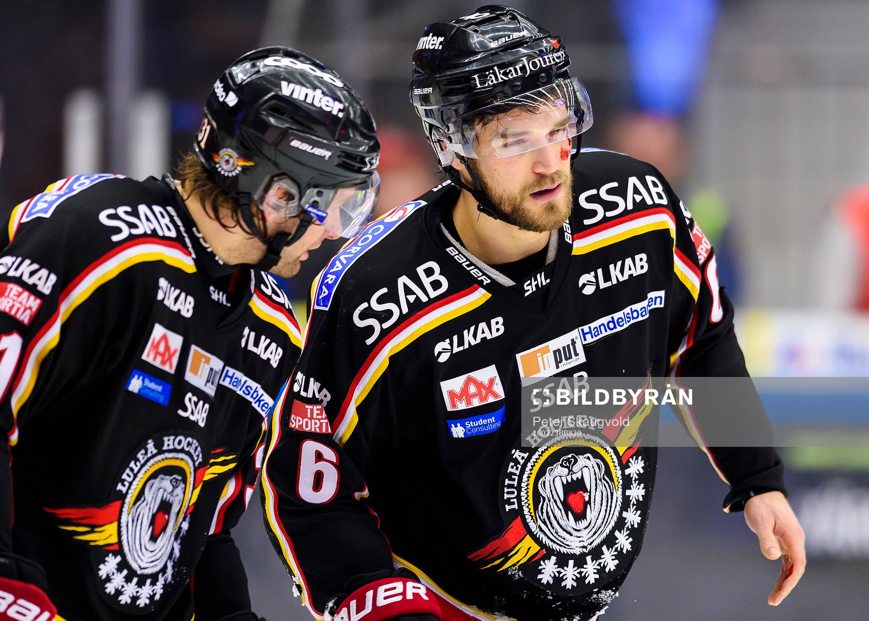 Luleås Craig Schira blöder från ansiktet