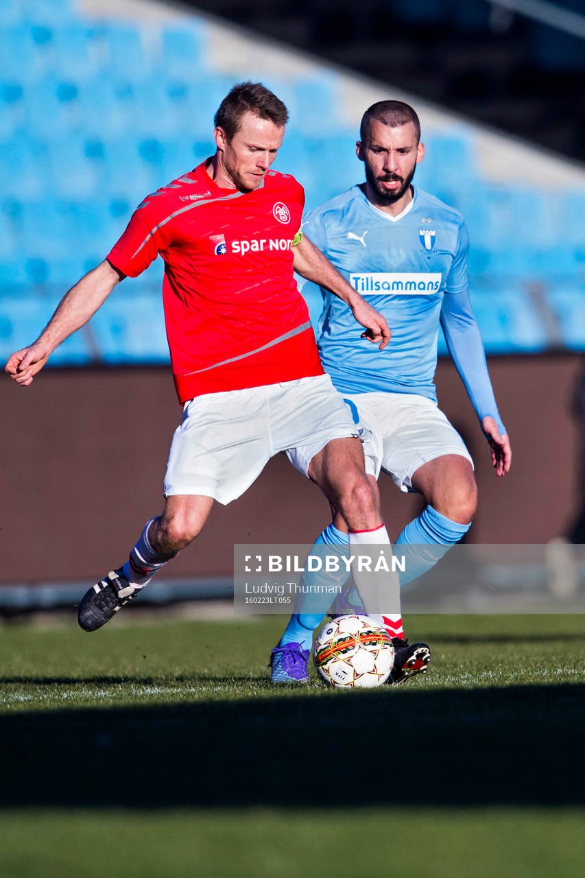 Ålborgs Thomas Enevoldsen och Malmö FFs Guillermo Molins