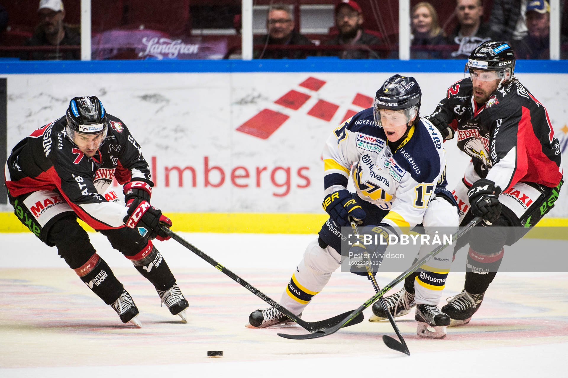 s Emil Johansson mot Malmö Redhawks Nils Andersson och