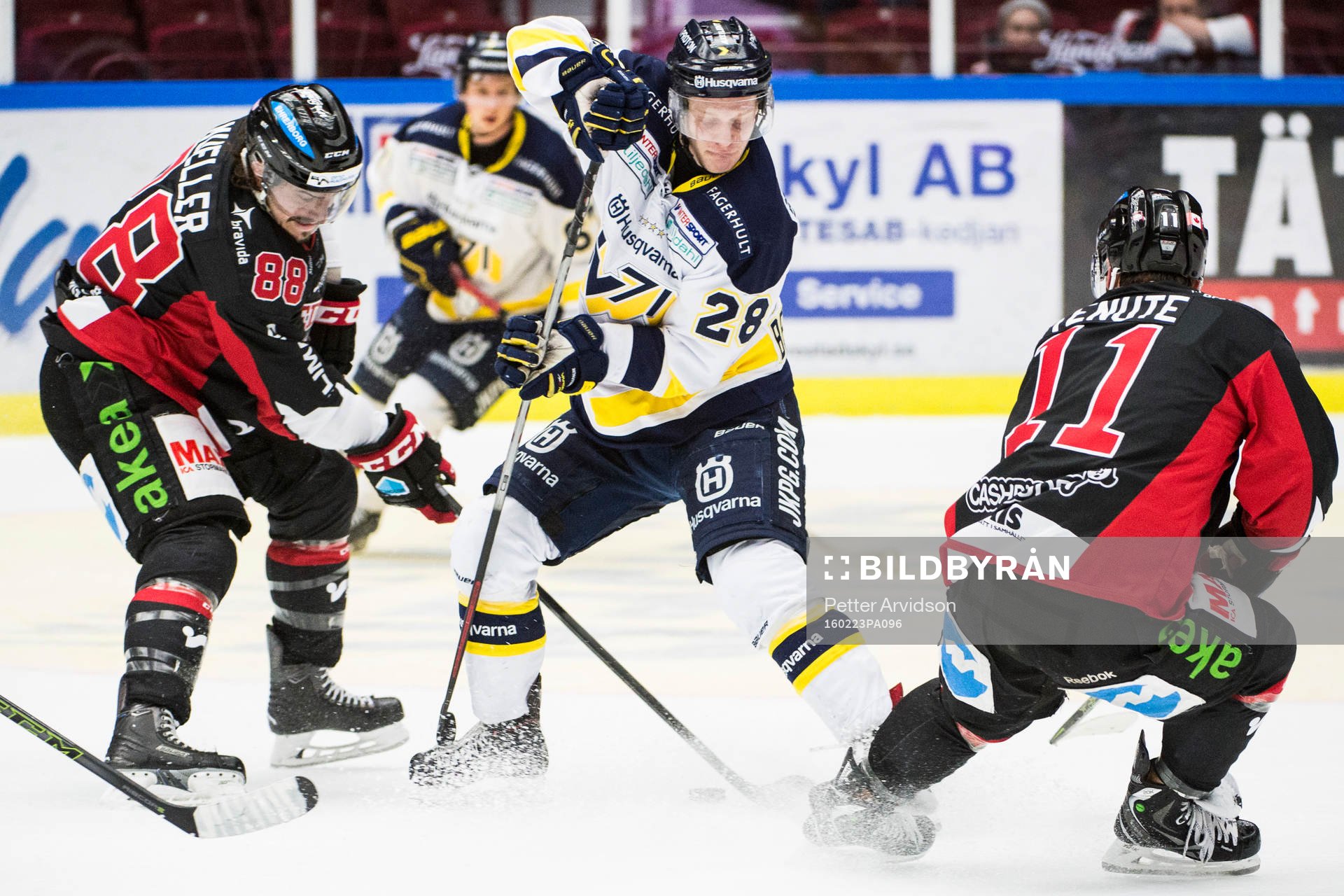 s Anton Bengtsson mot Malmö Redhawks Peter Mueller och