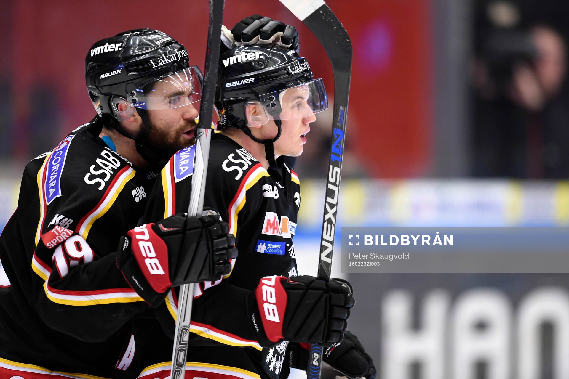 Luleås Jacob Lagace och Toni Rajala jublar
