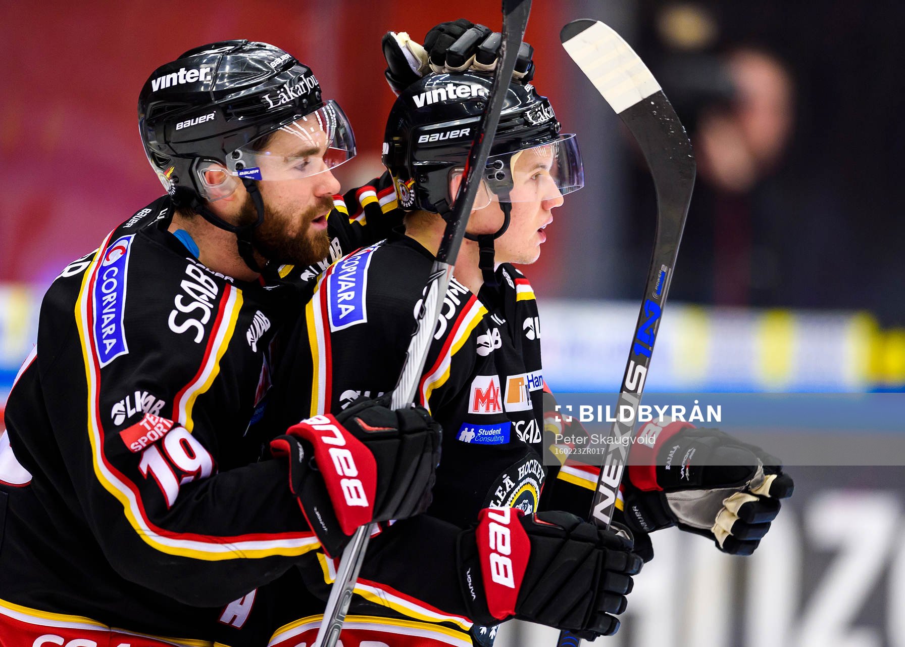 Luleås Jacob Lagacé och Toni Rajala jublar