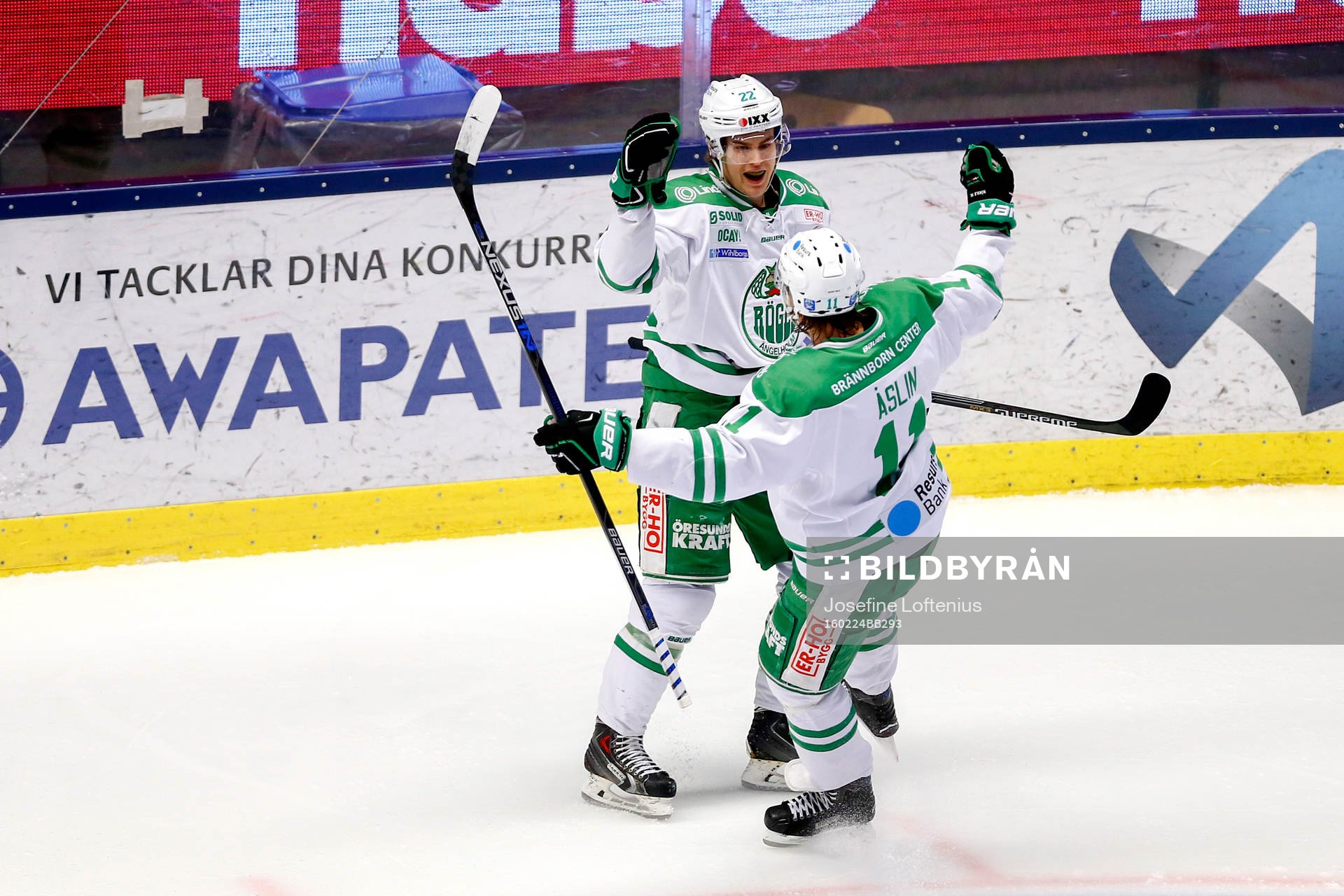 Rögles Sebastian Wännström  och David Åslin jublar