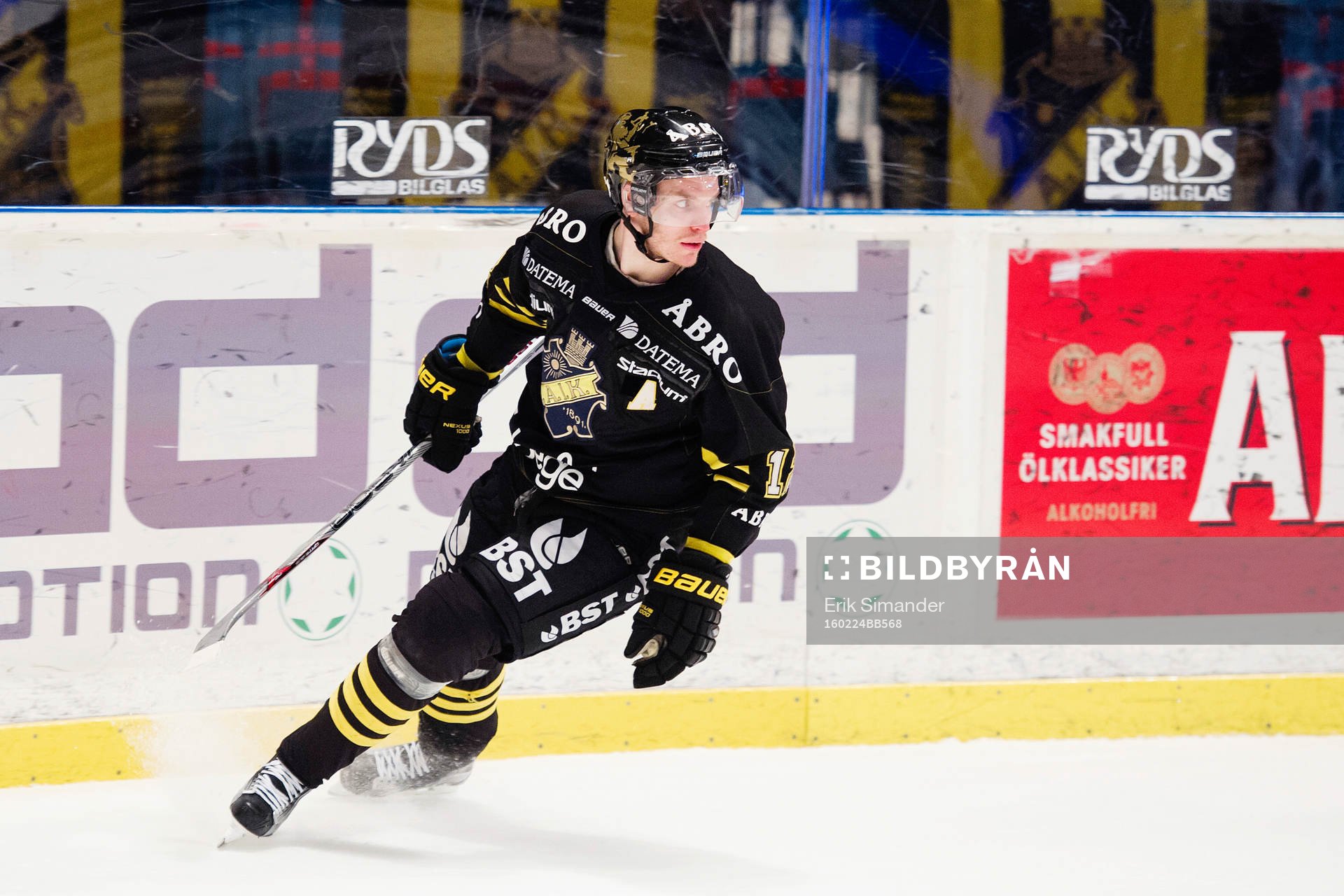 s Fredrik Hynning jublar