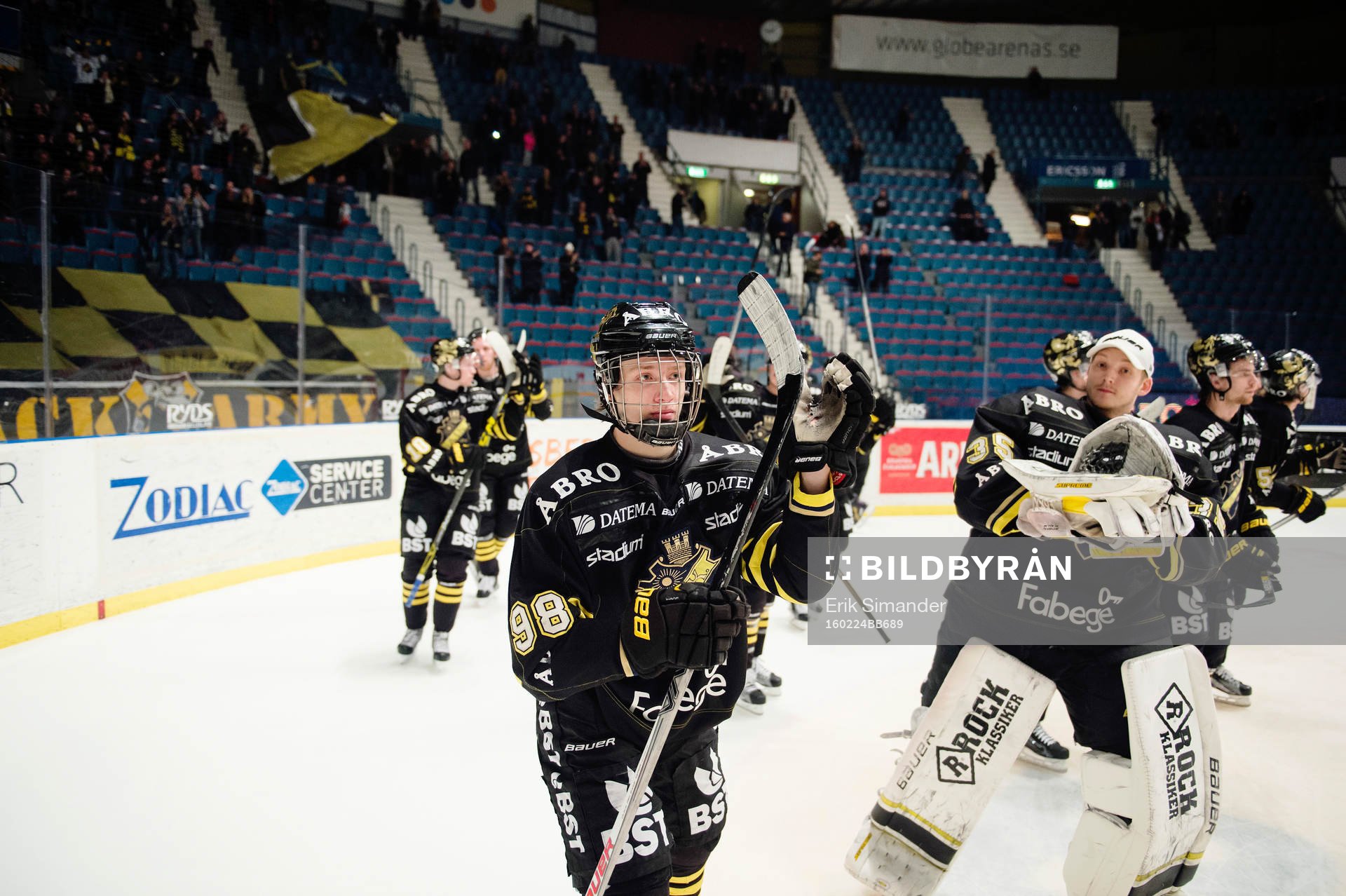 s Jesper Bratt jublar