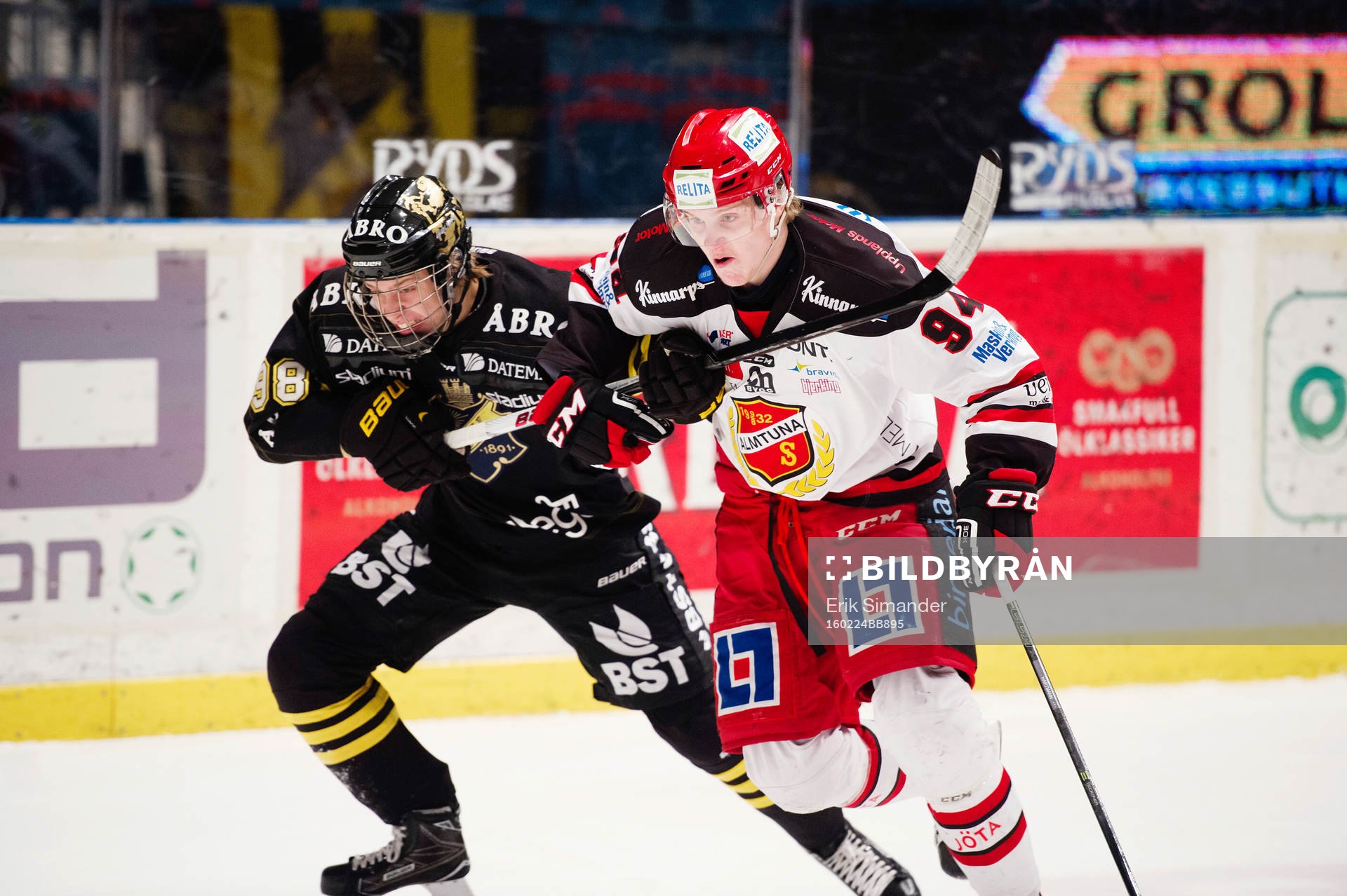 s Jesper Bratt och Almtunas Sebastian Hartmann