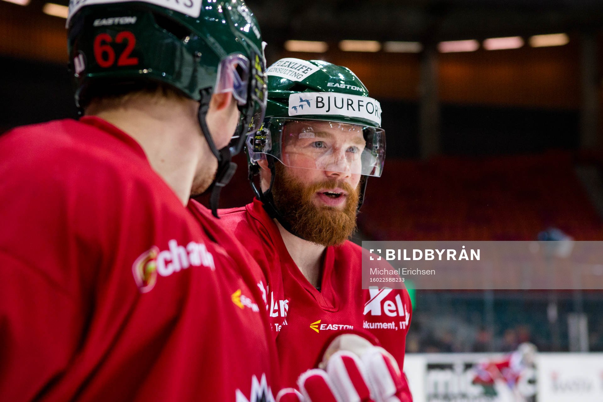 Frölundas Artturi Lehkonen och Robin Figren pratar