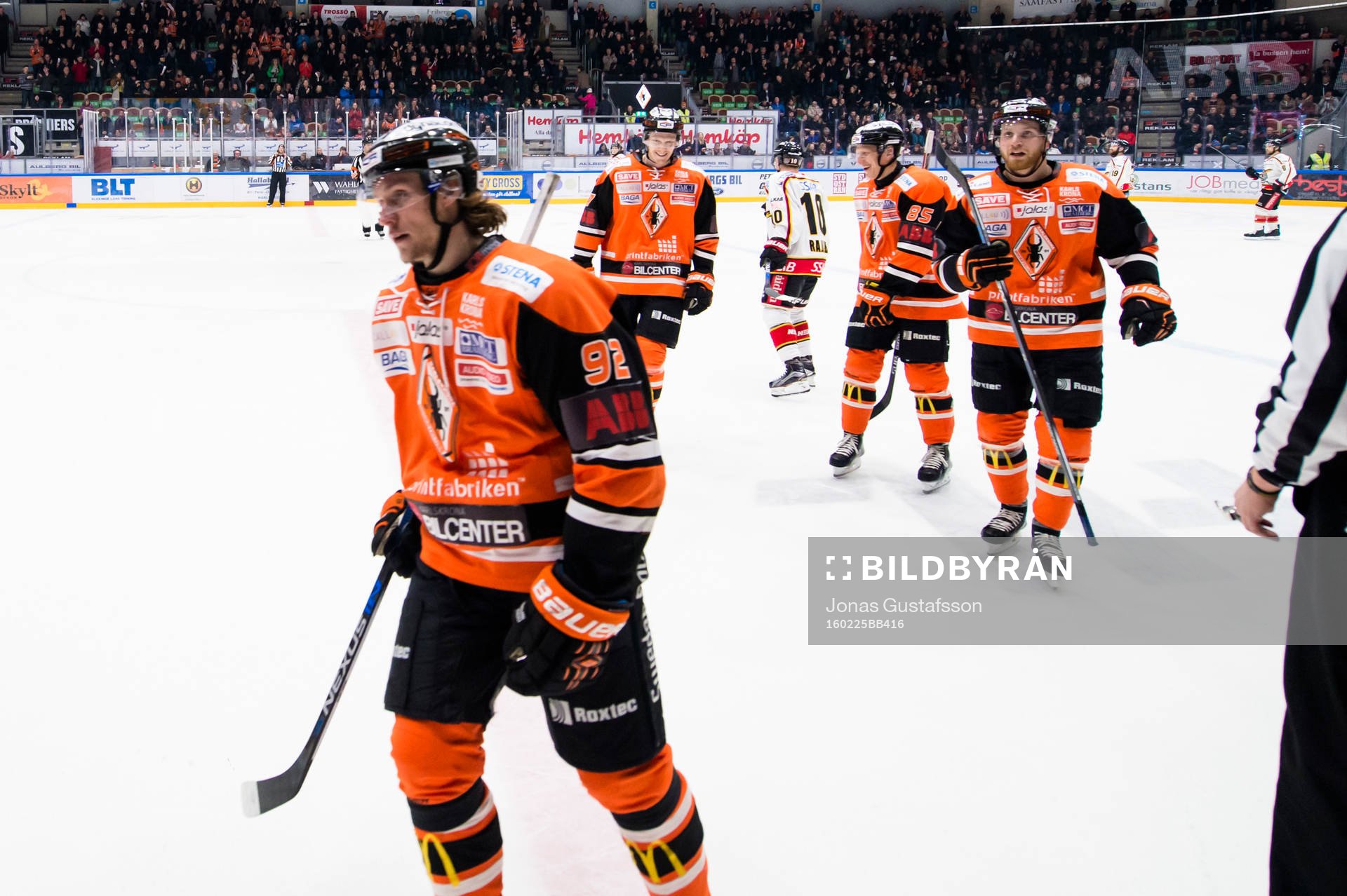 Karlskronas Jesper Olofsson har gjort 1-0 och jublar