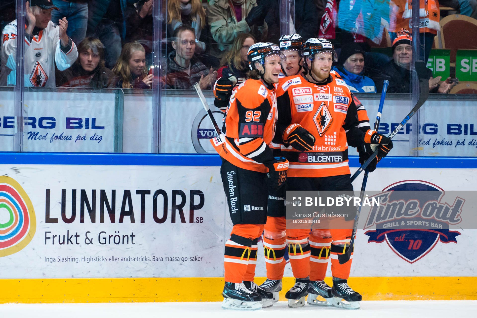 Karlskronas Jesper Olofsson har gjort 1-0 och jublar