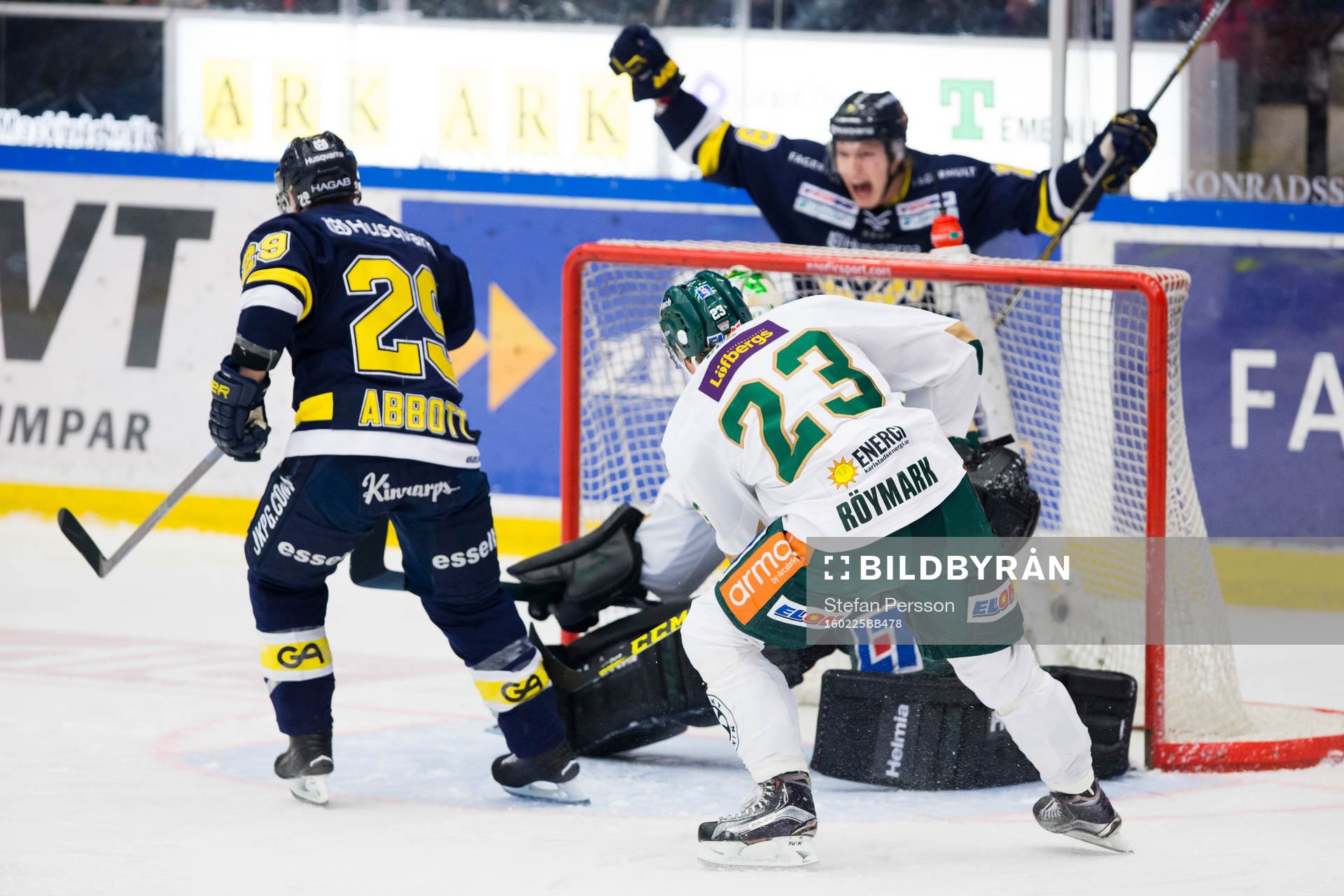 s Chris Abbott och Erik Andersson jublar vid mål till 1-0