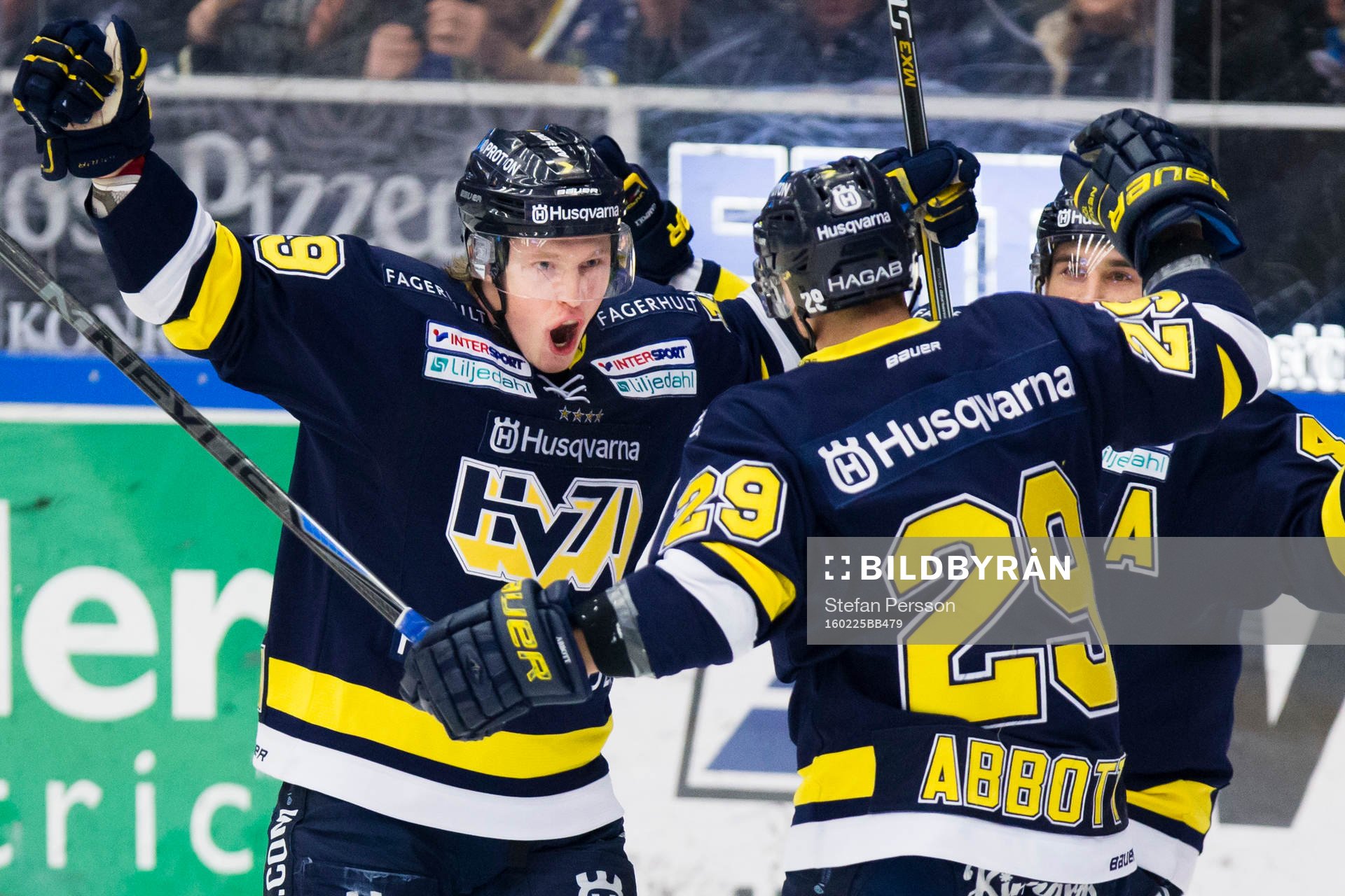 s Erik Andersson, Chris Abbott och Chris Campoli jublar