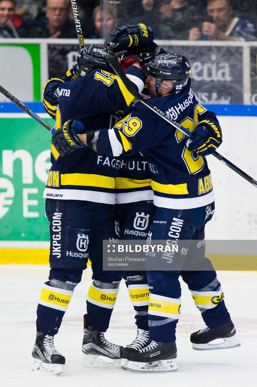 s Erik Andersson, Chris Abbott och Chris Campoli jublar