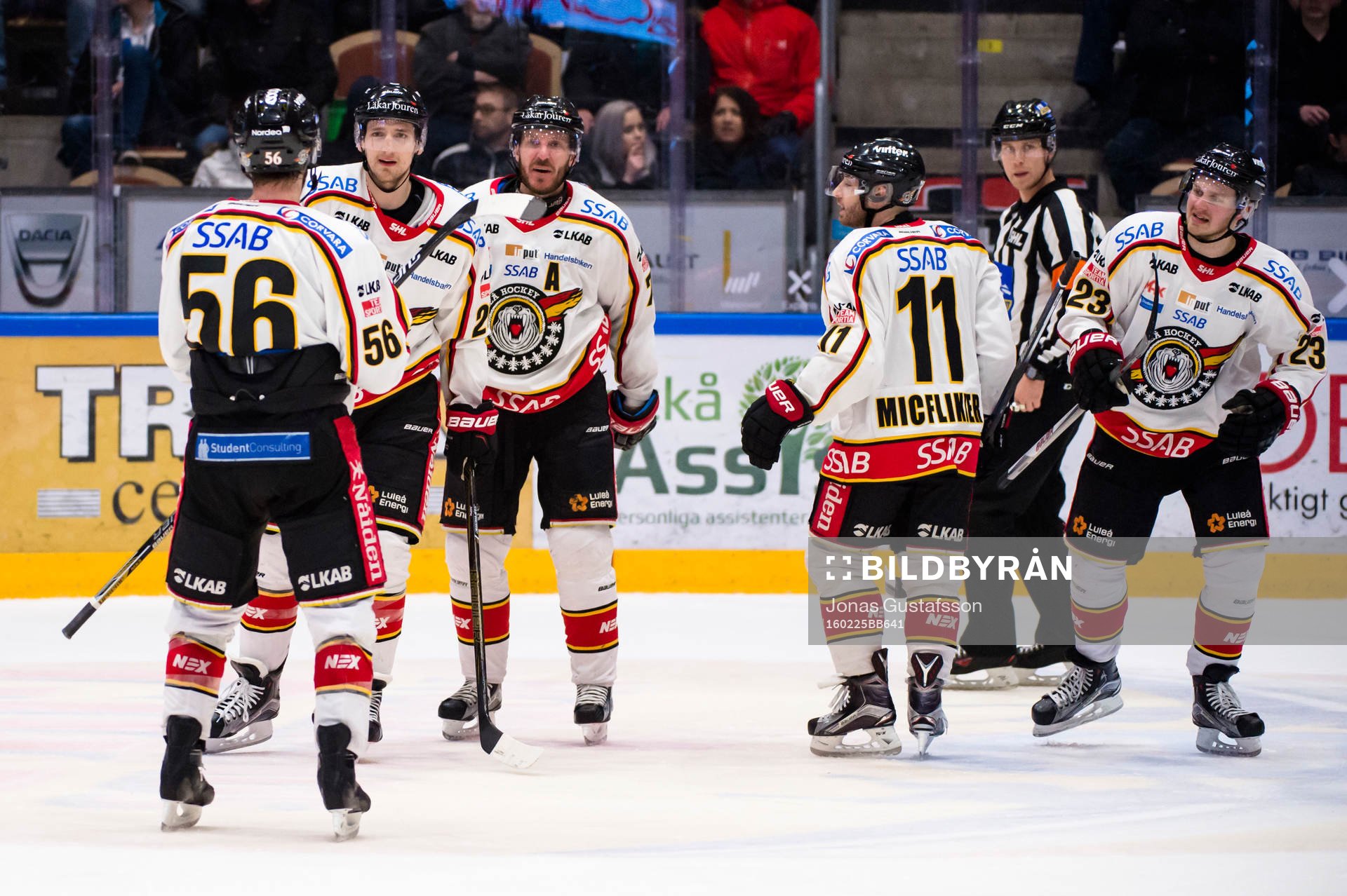 Luleås Lucas Wallmark har gjort 2-1 till Luleå och jublar