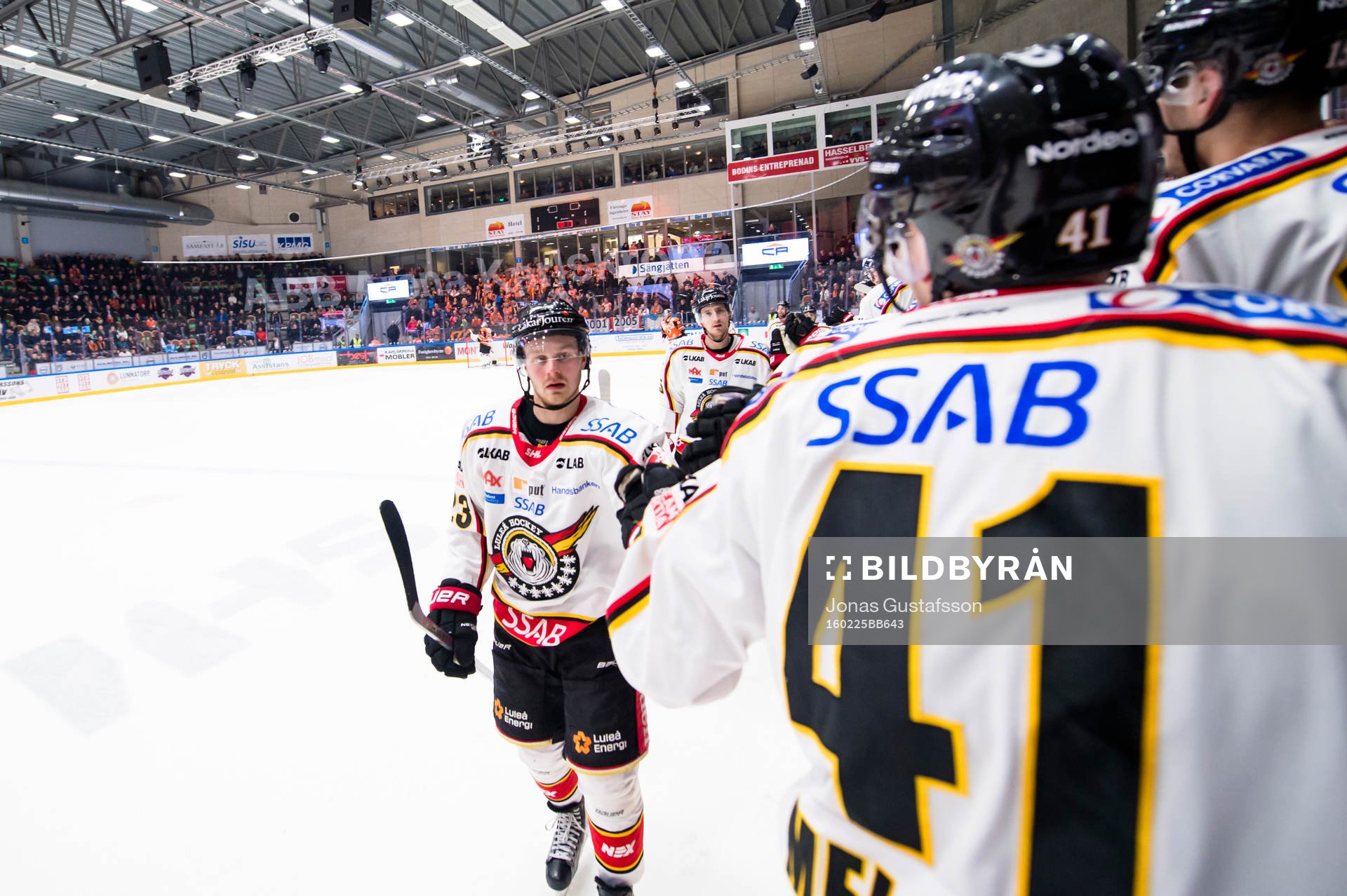 Luleås Lucas Wallmark har gjort 2-1 till Luleå och jublar