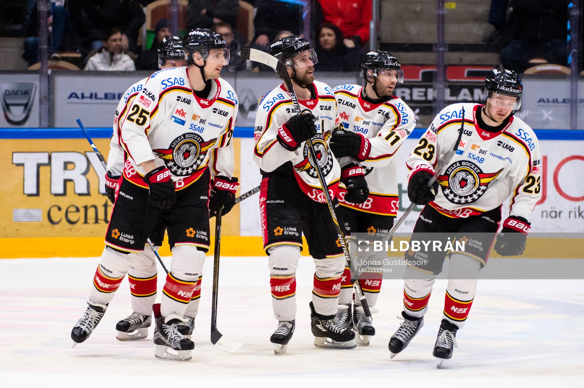 Luleås Lucas Wallmark har gjort 2-1 till Luleå och jublar