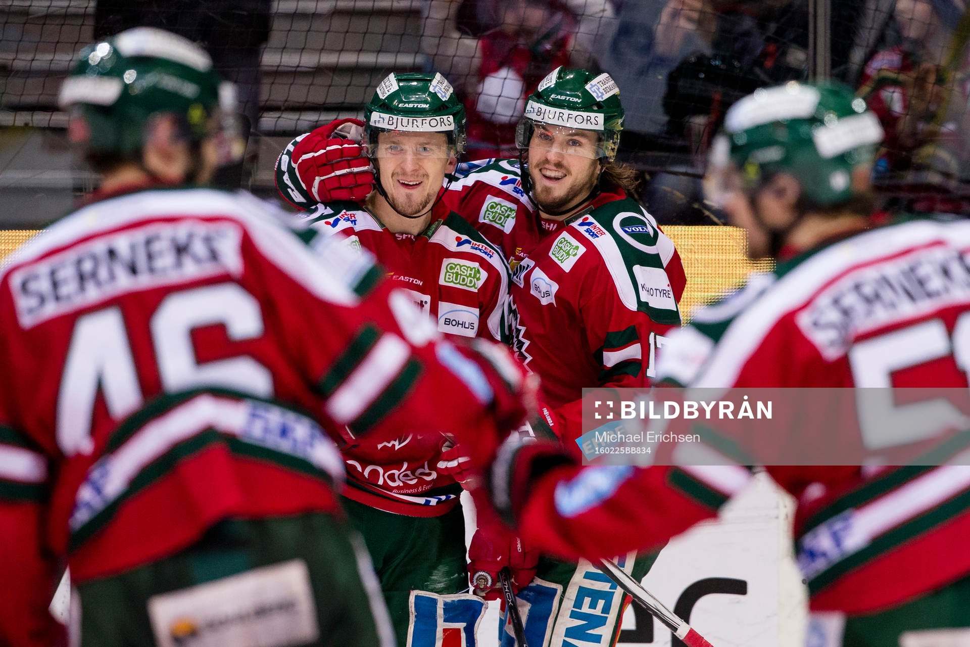 Frölundas Nicklas Lasu jublar ihop med Sebastian Stålberg